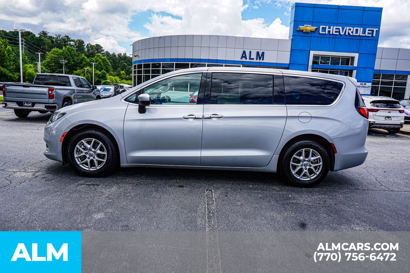 Used 2023 Silver Chrysler LX image 9