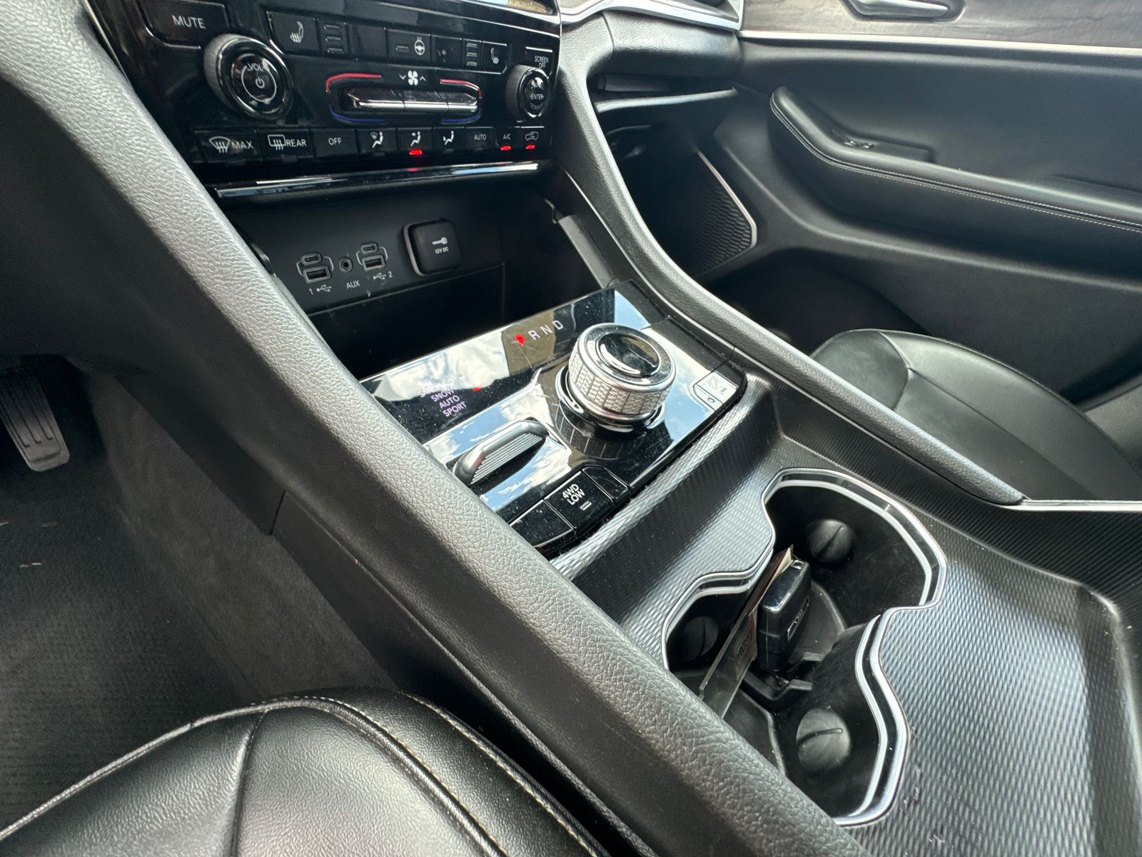 Used 2024 Silver Jeep 4xe image 30