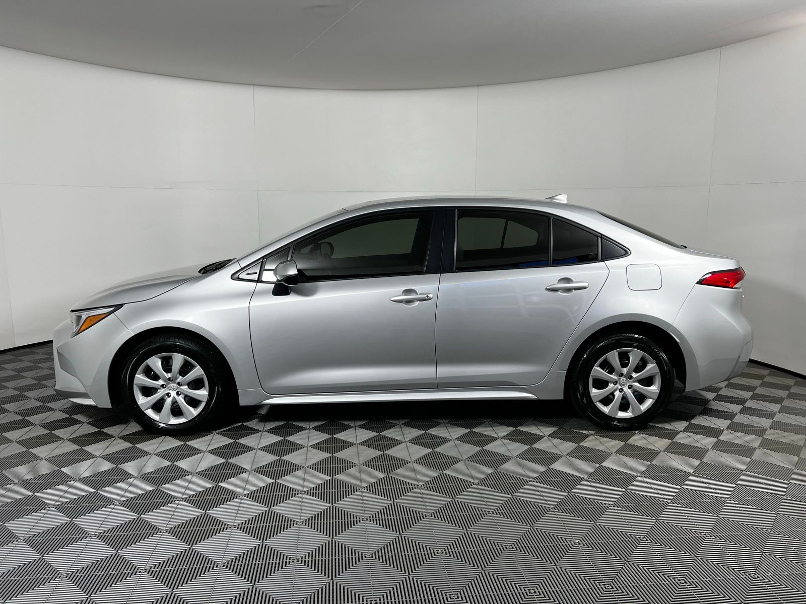 Thumbnail: 2025 Toyota Corolla - 8