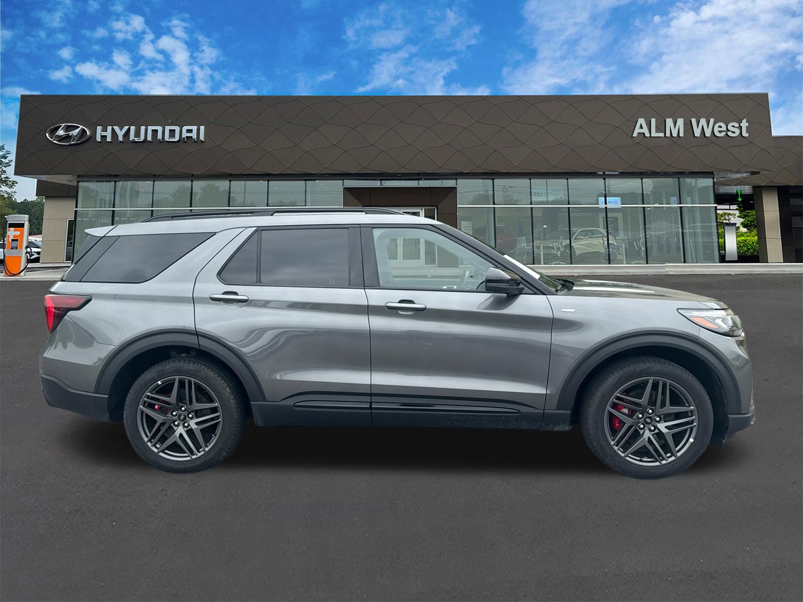 Used 2025 Gray Ford ST-Line image 4