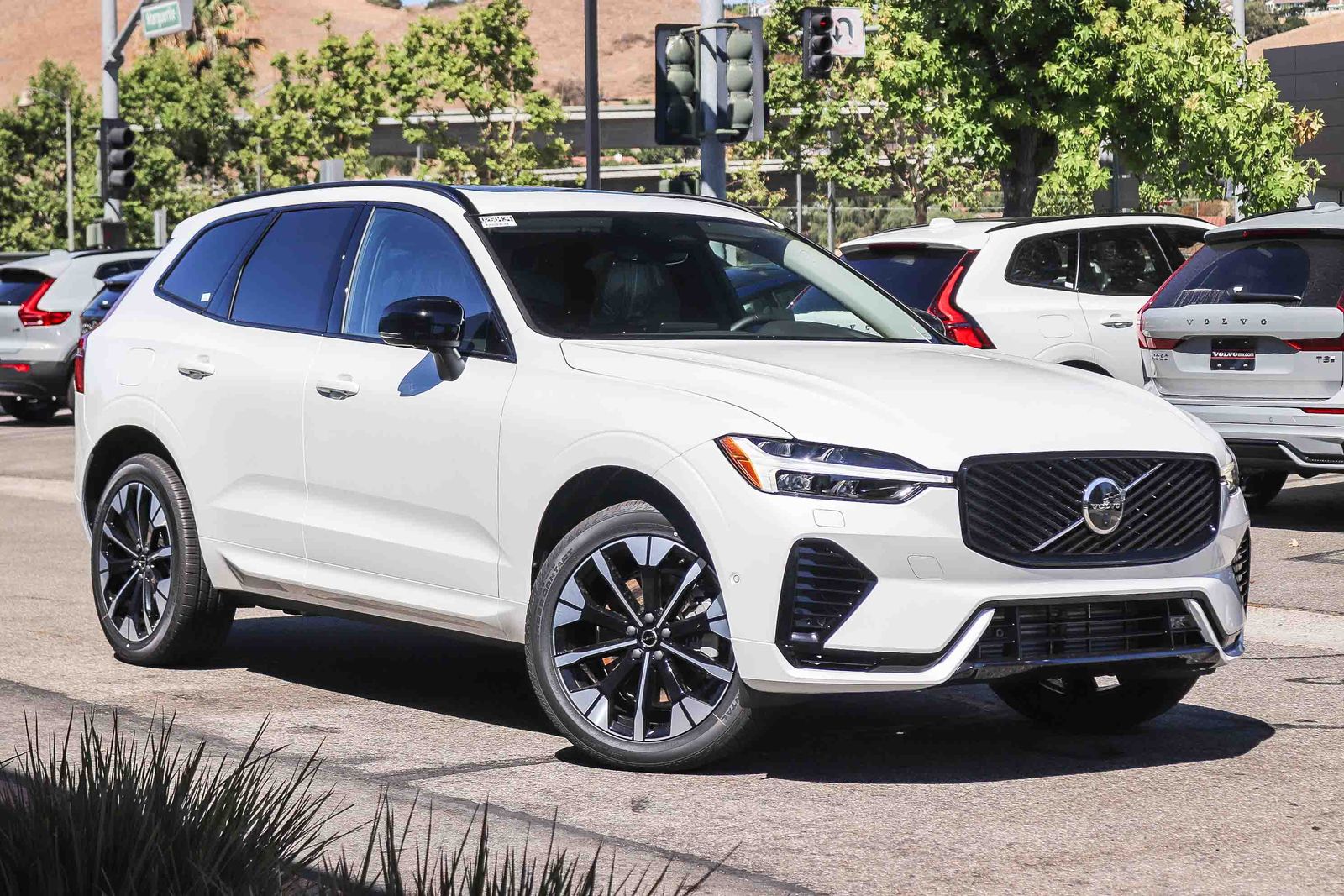 2026 Volvo XC60 Plus