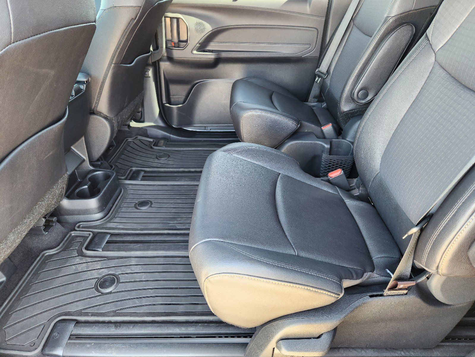 2023 Toyota Sienna XSE 33