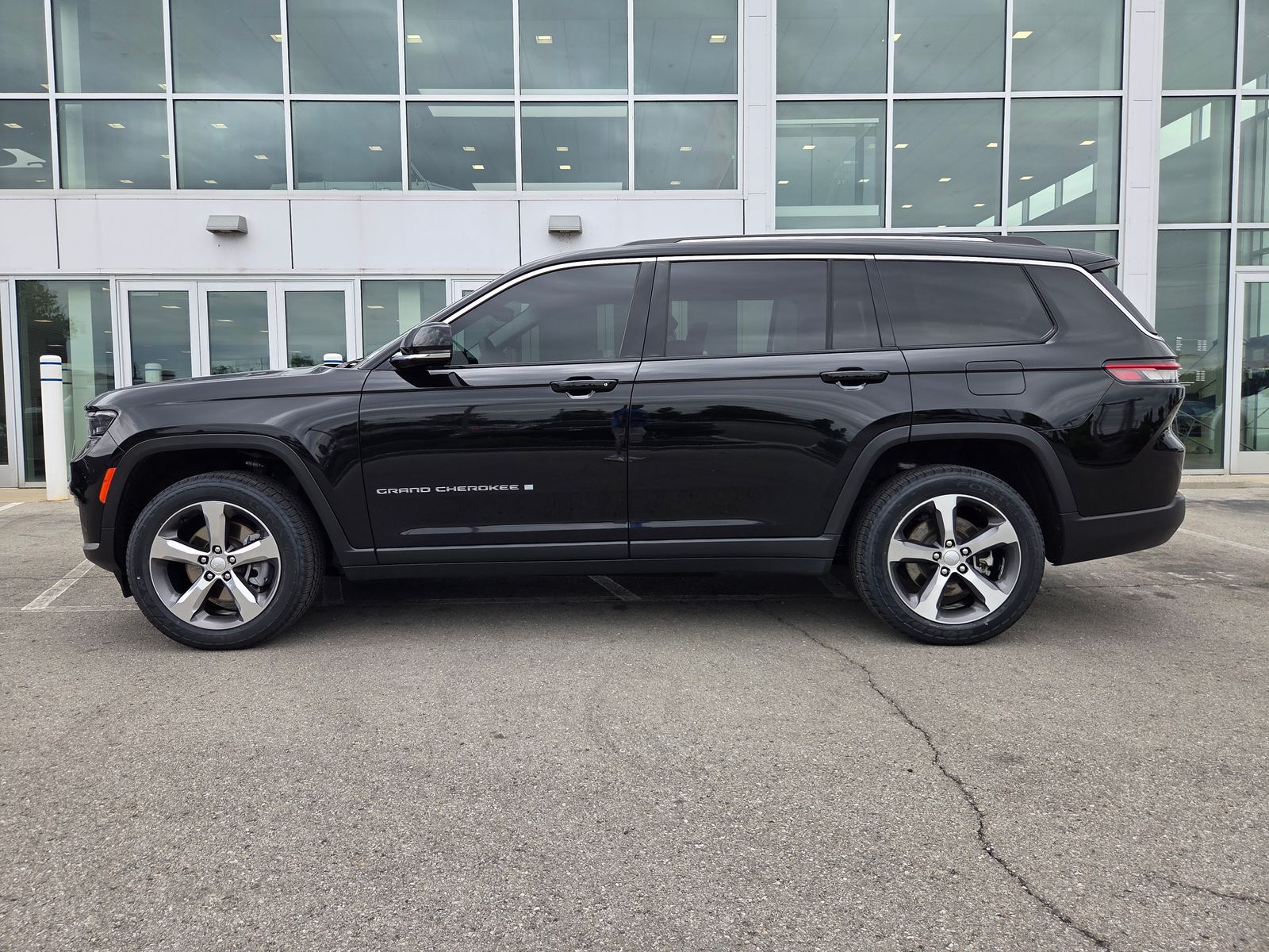 used 2023 Jeep Grand Cherokee L car, priced at $32,250