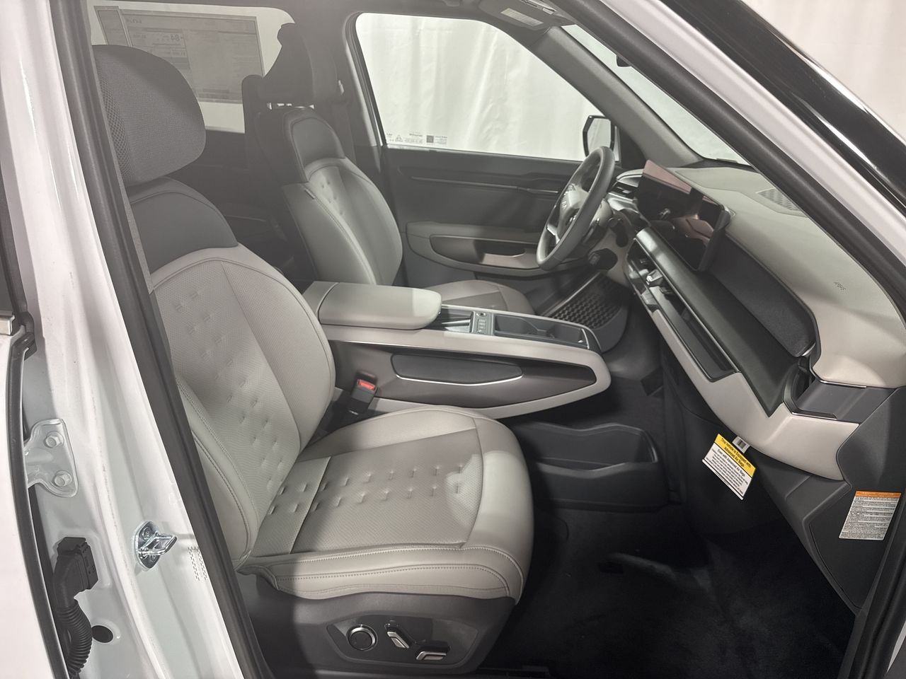 2026 Kia EV9 Wind photo 27