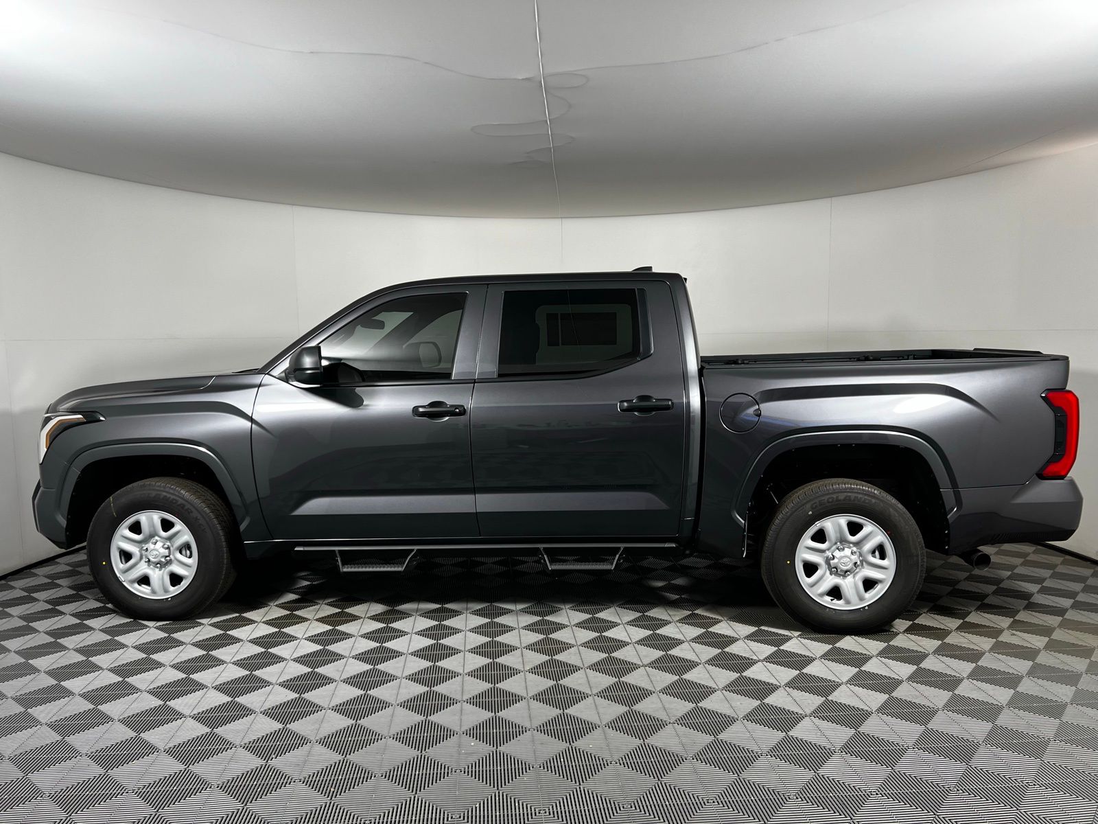 2025 Toyota Tundra SR 8