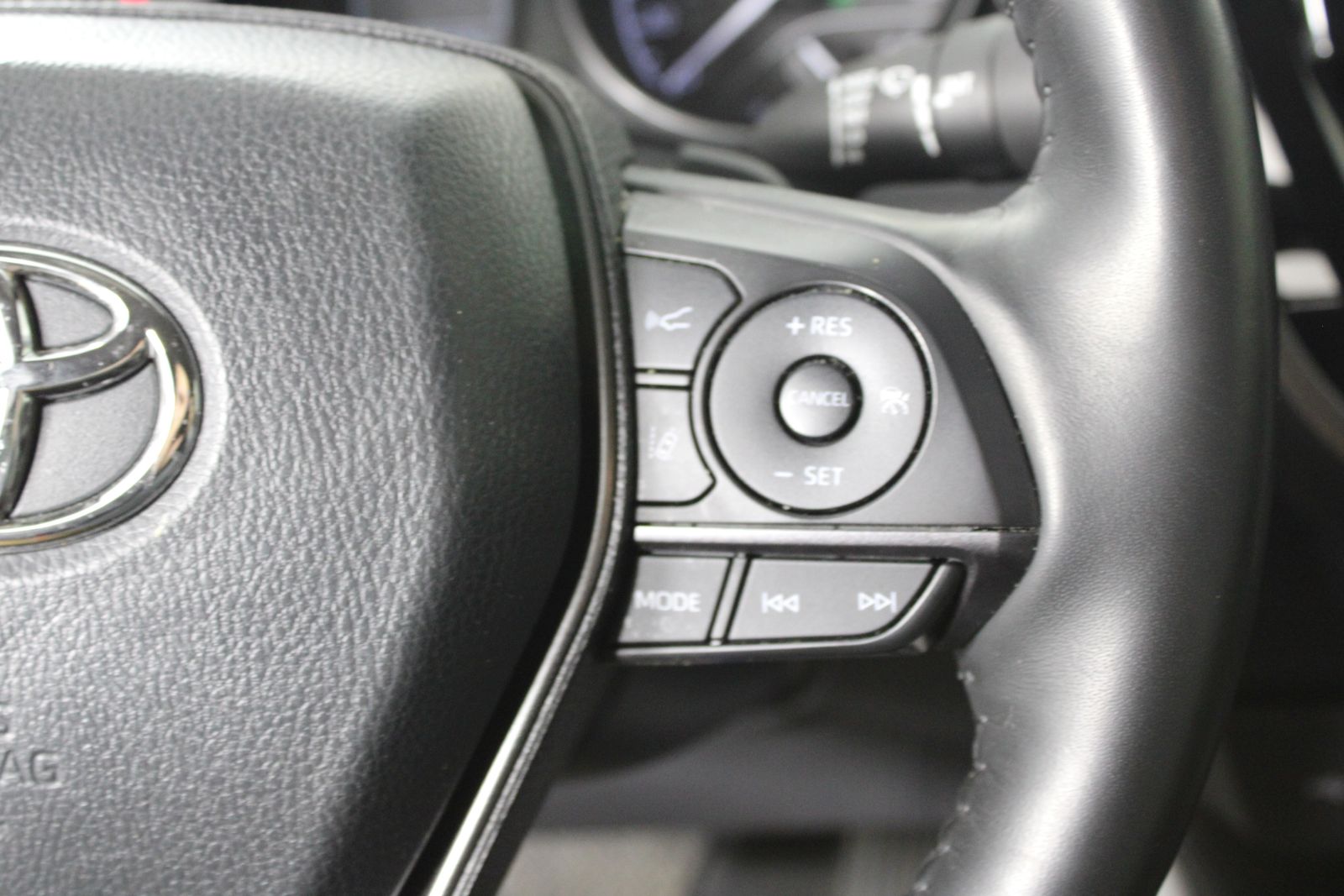 Used 2024 White Toyota SE image 28