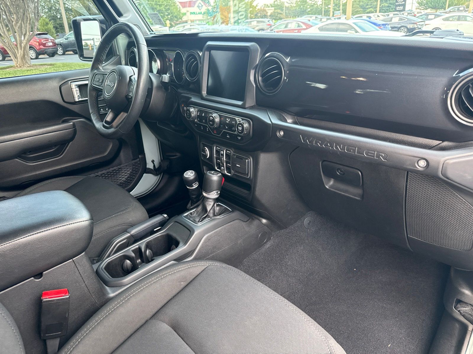 Used 2023  Jeep Sport image 7