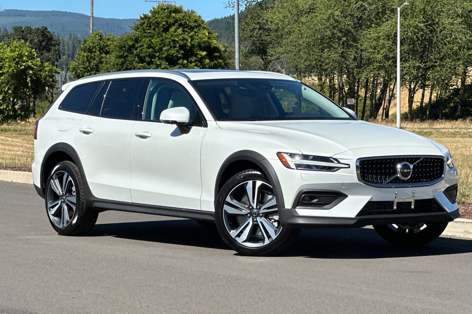 Crystal White Pearl 2026 Volvo V60 Wagon All-Wheel Drive Automatic