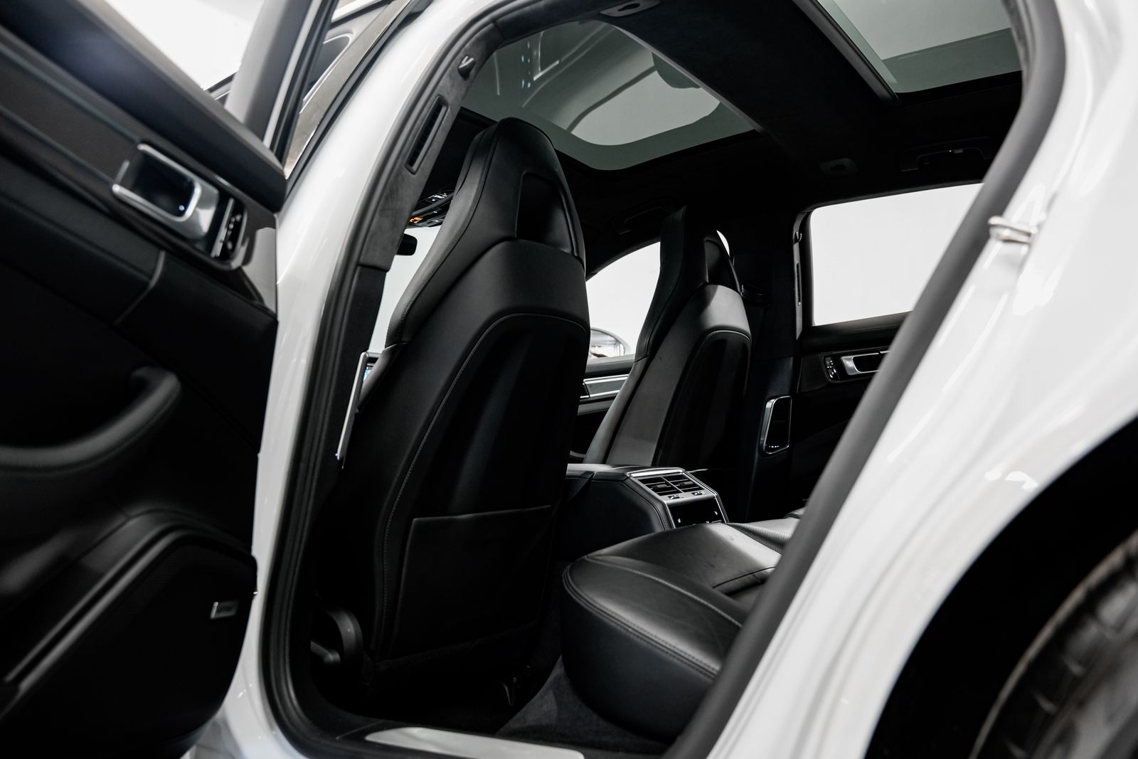 2018 Porsche Panamera Sport Turismo Turbo — photo 34
