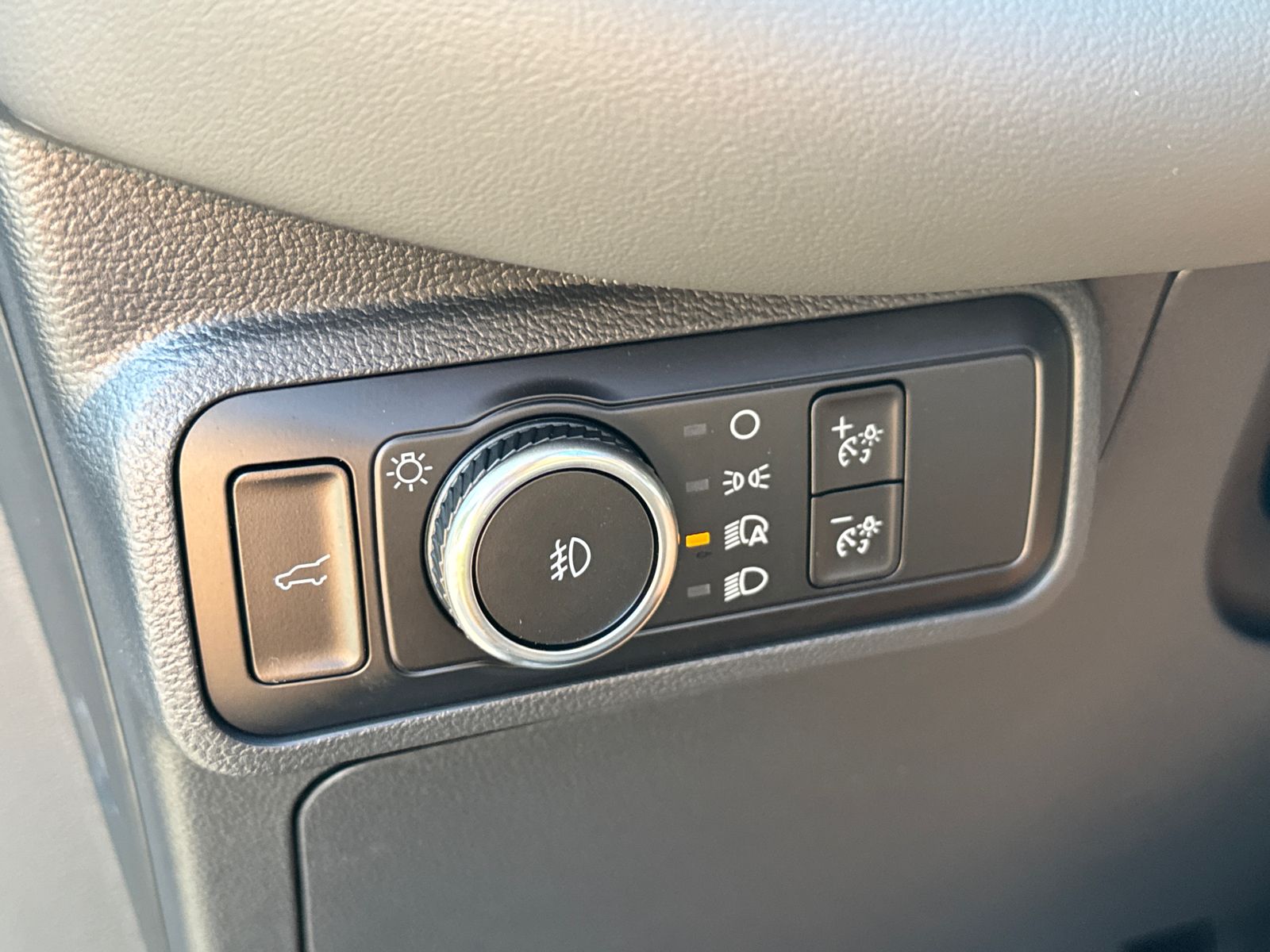 2025 Ford Explorer photo 33
