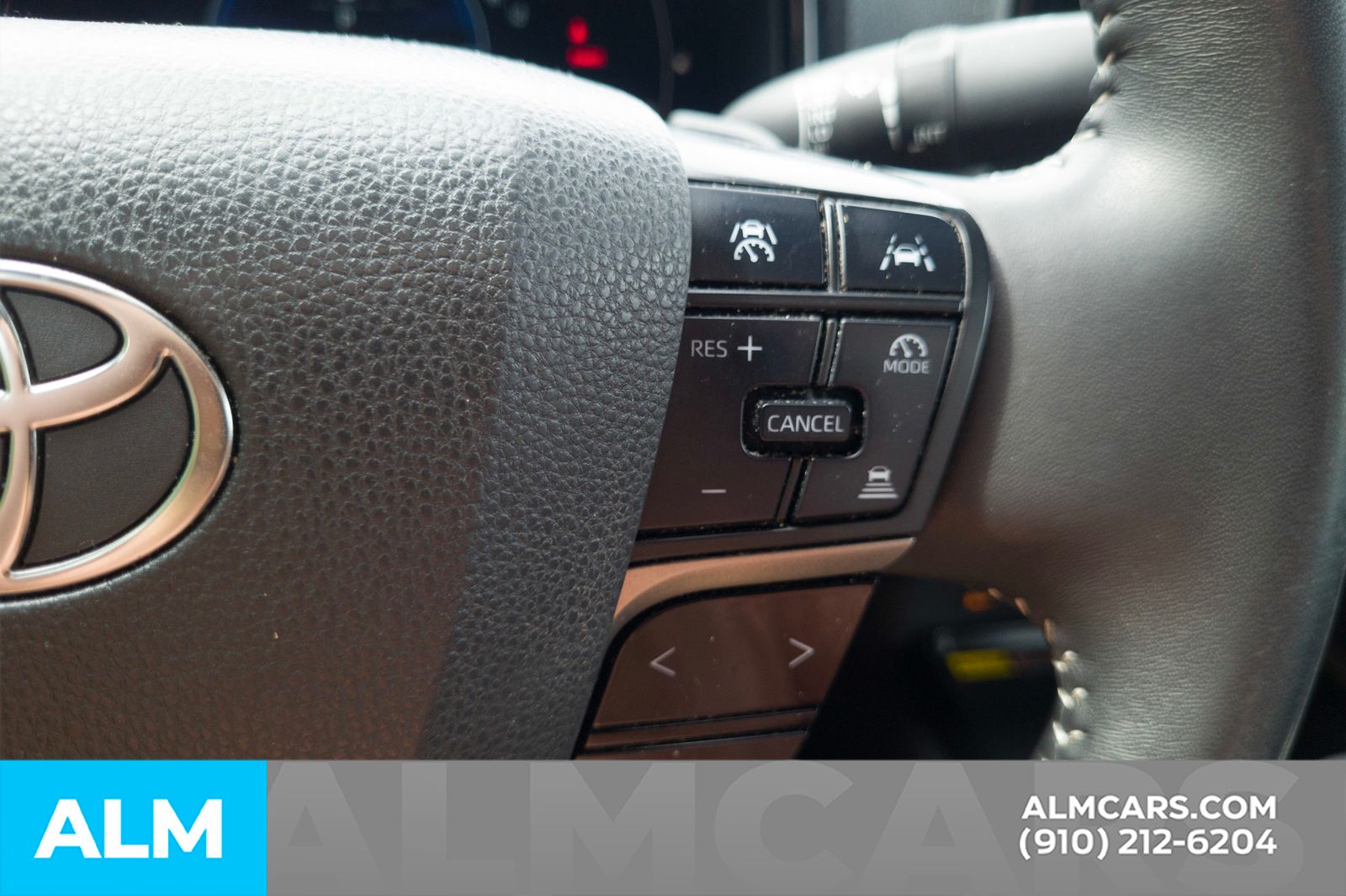 Used 2025 Ice Toyota SE image 11