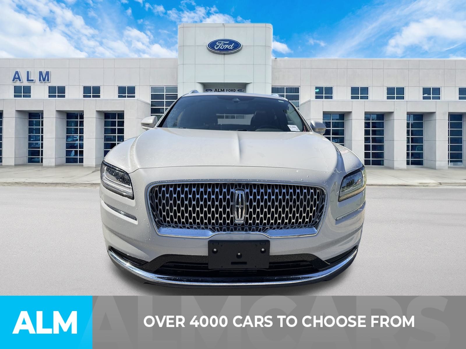 Used 2023 White Lincoln Reserve image 2