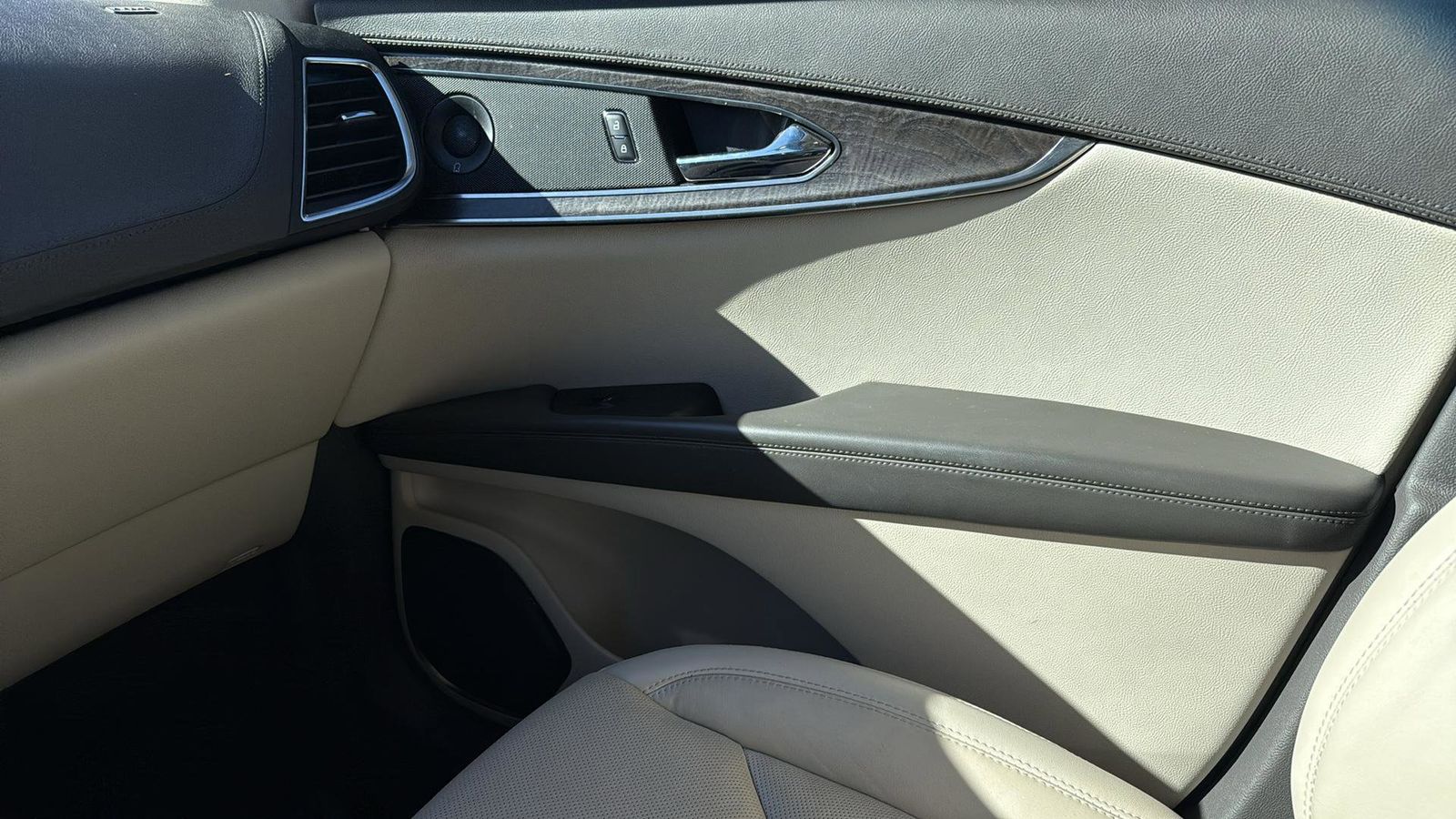 Used Car 2020 Lincoln Nautilus  Reserve For Sale Under $30,000 In Austin, Texas