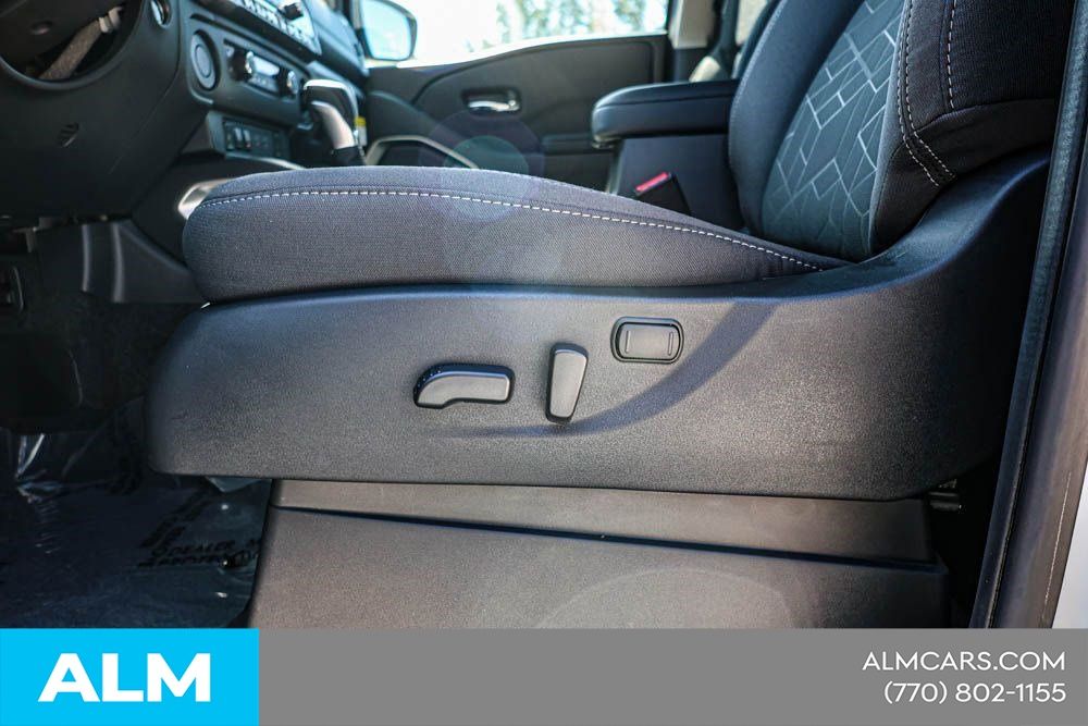 Used 2025 White Nissan SV image 22
