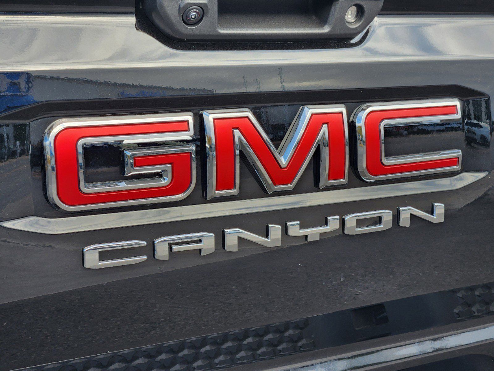 2024 GMC Canyon Elevation 9