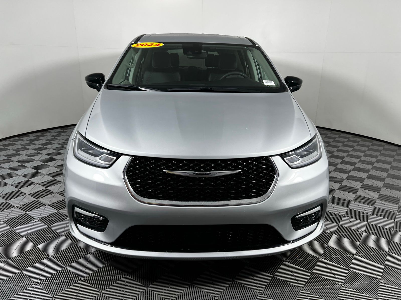 Thumbnail: 2024 Chrysler Pacifica - 2