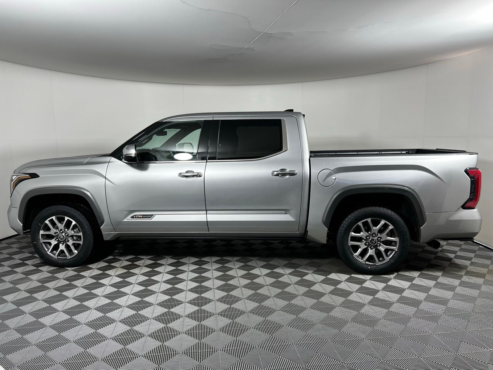 Thumbnail: 2022 Toyota Tundra - 8