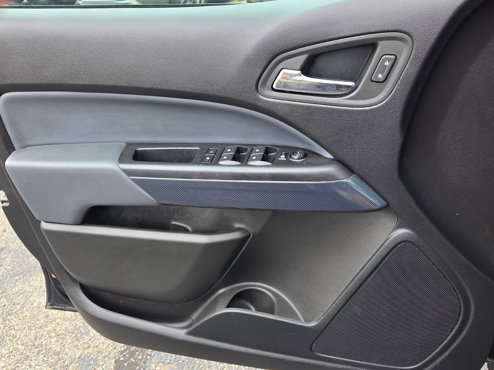 Used 2022 Black Chevrolet Z71 image 29