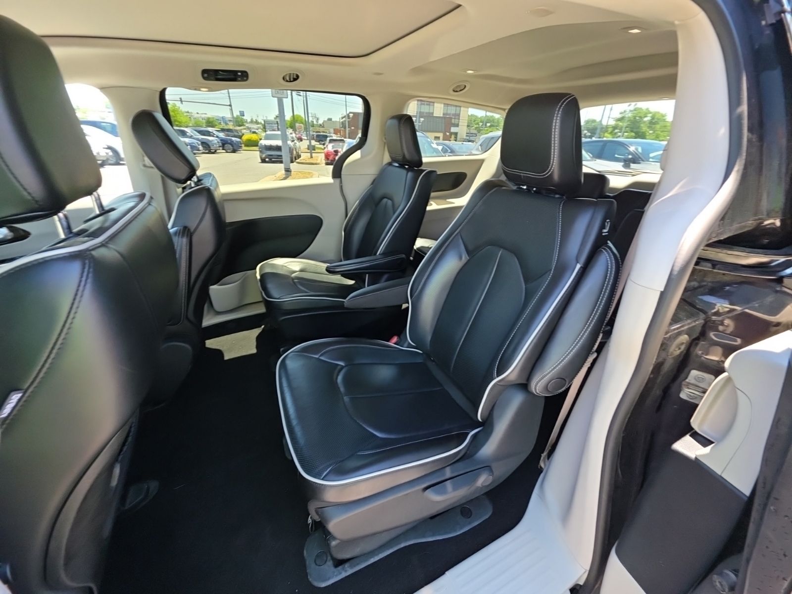 Used 2023 Black Chrysler Limited image 7