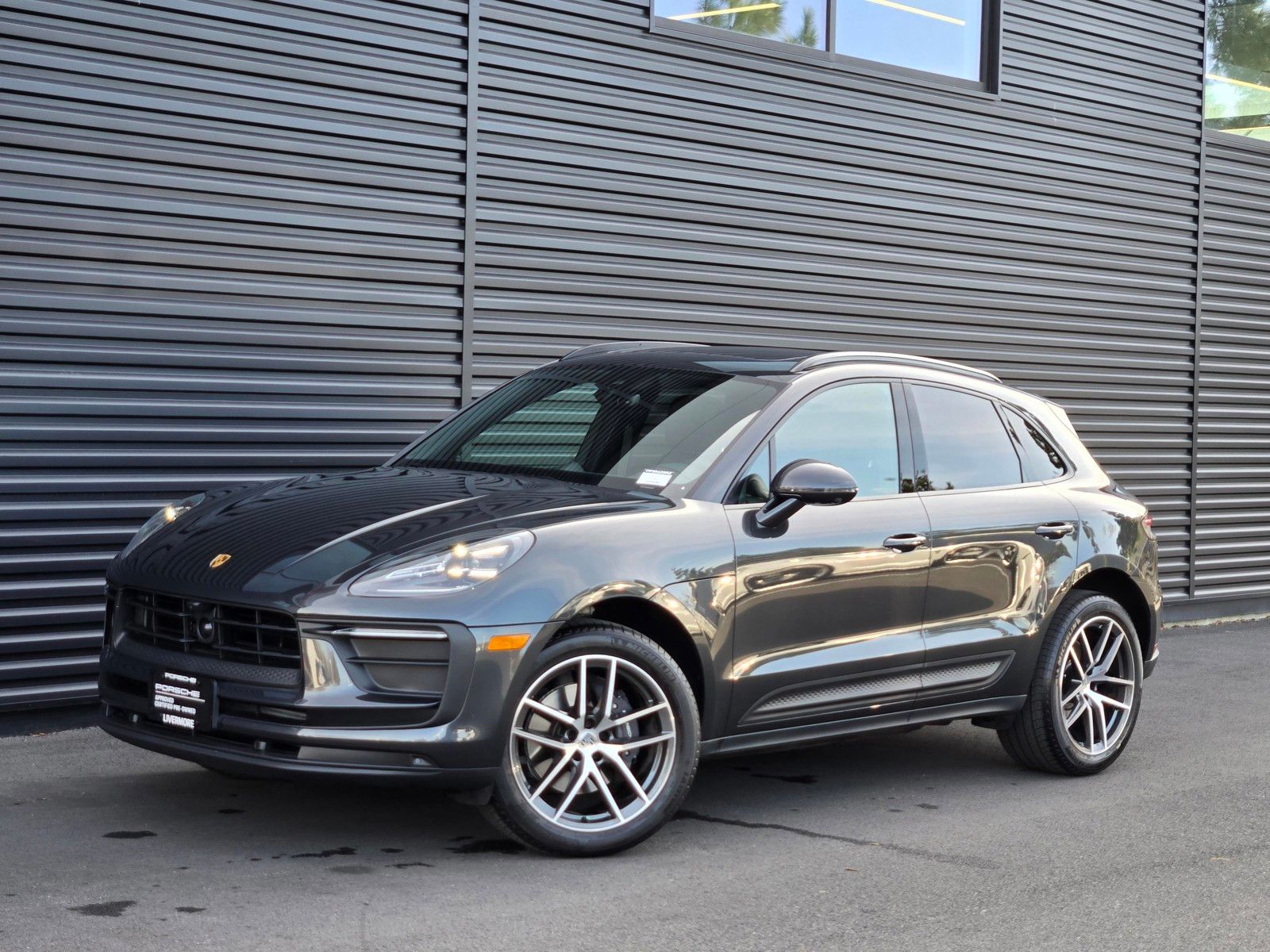 2025 Porsche Macan AWD