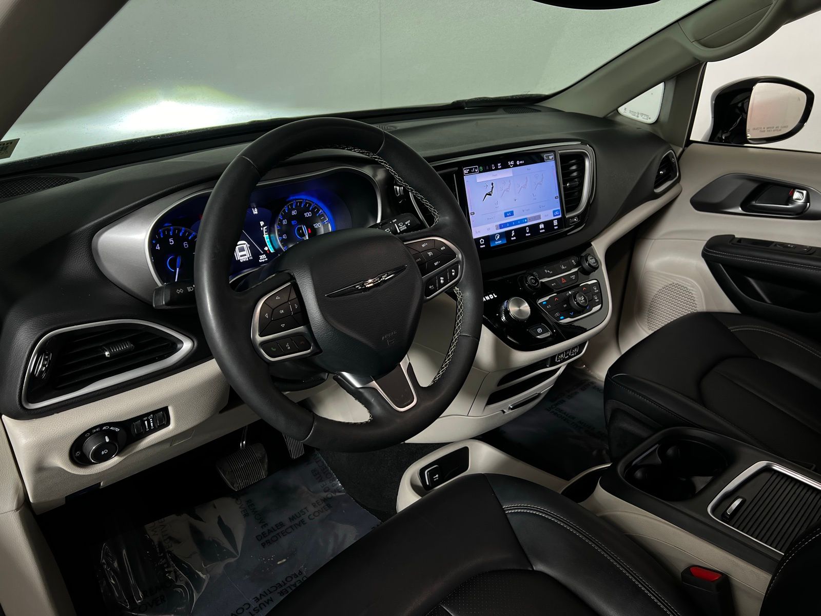 Thumbnail: 2024 Chrysler Pacifica - 12