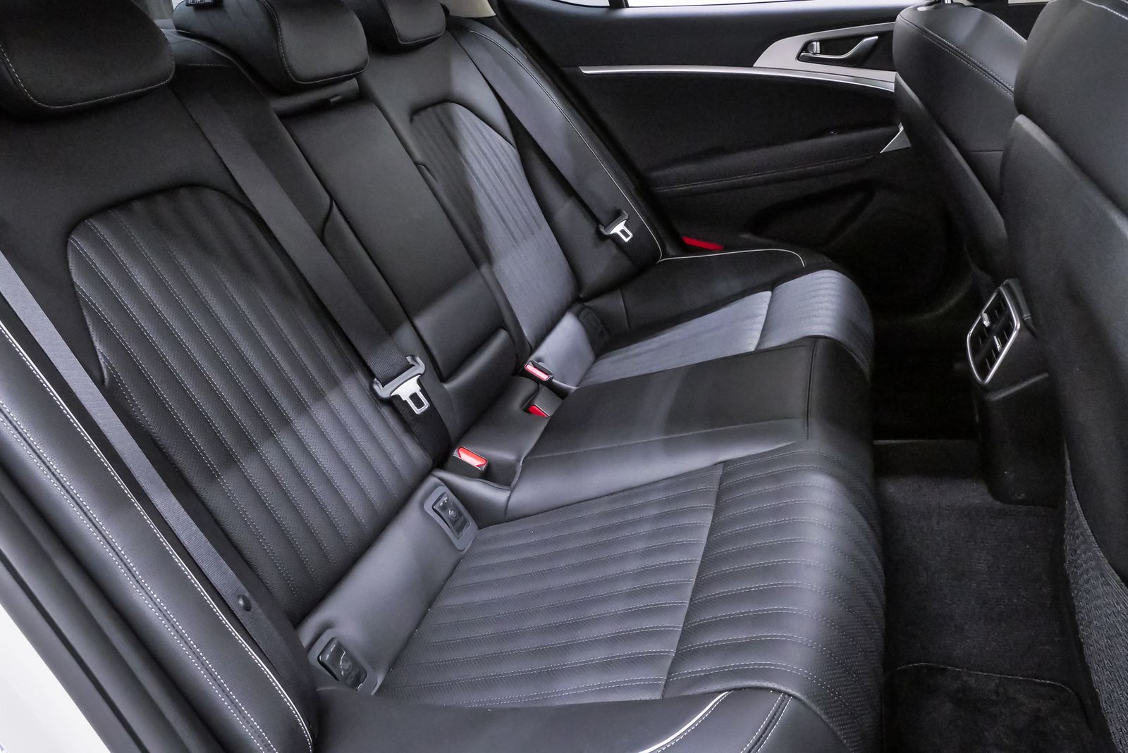 2026 Genesis G70 2.5T Prestige - 11