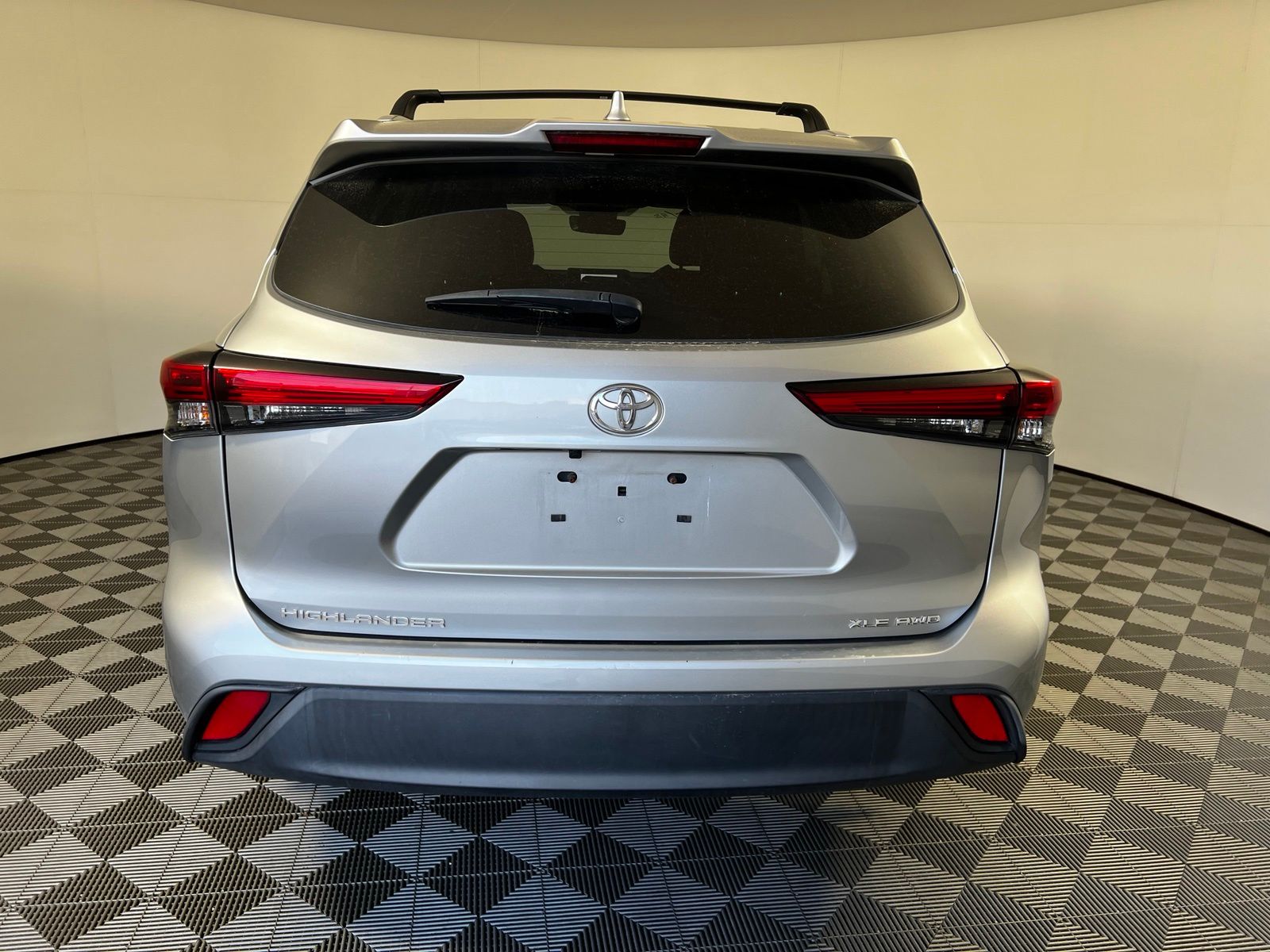 Thumbnail: 2023 Toyota Highlander - 6