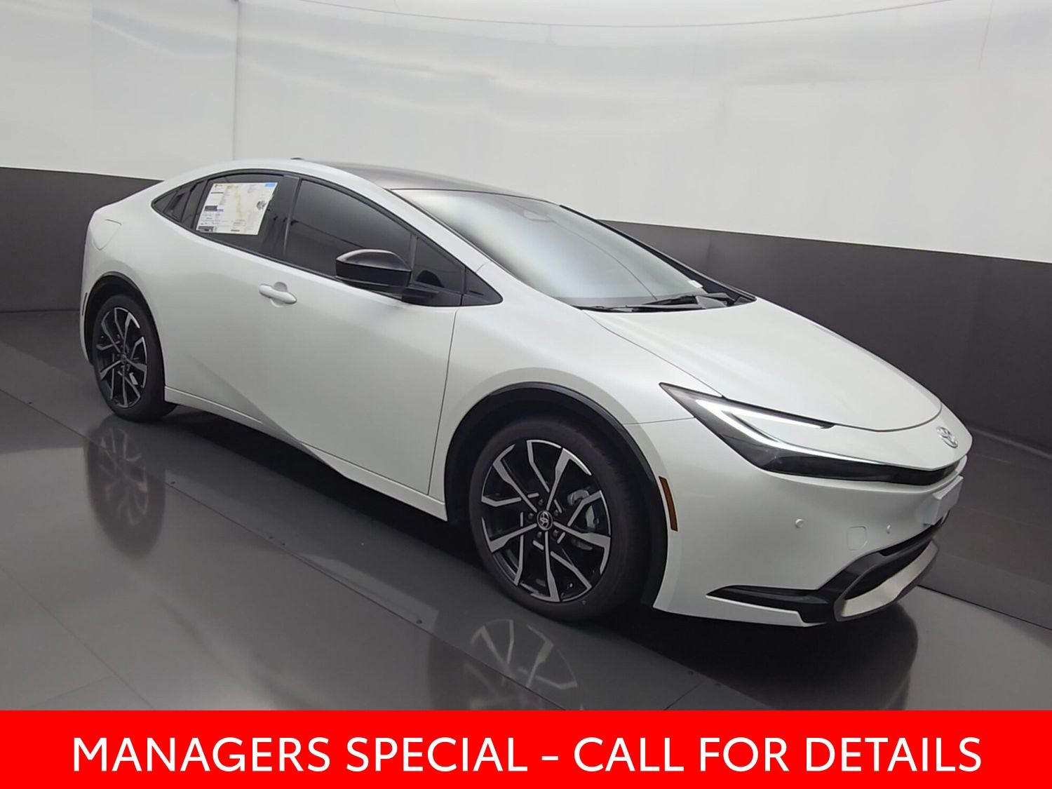White (Wind Chill Pearl) 2026 Toyota Prius Plug-In Hybrid Hatchback Front-Wheel Drive Continuously Variable Transmission