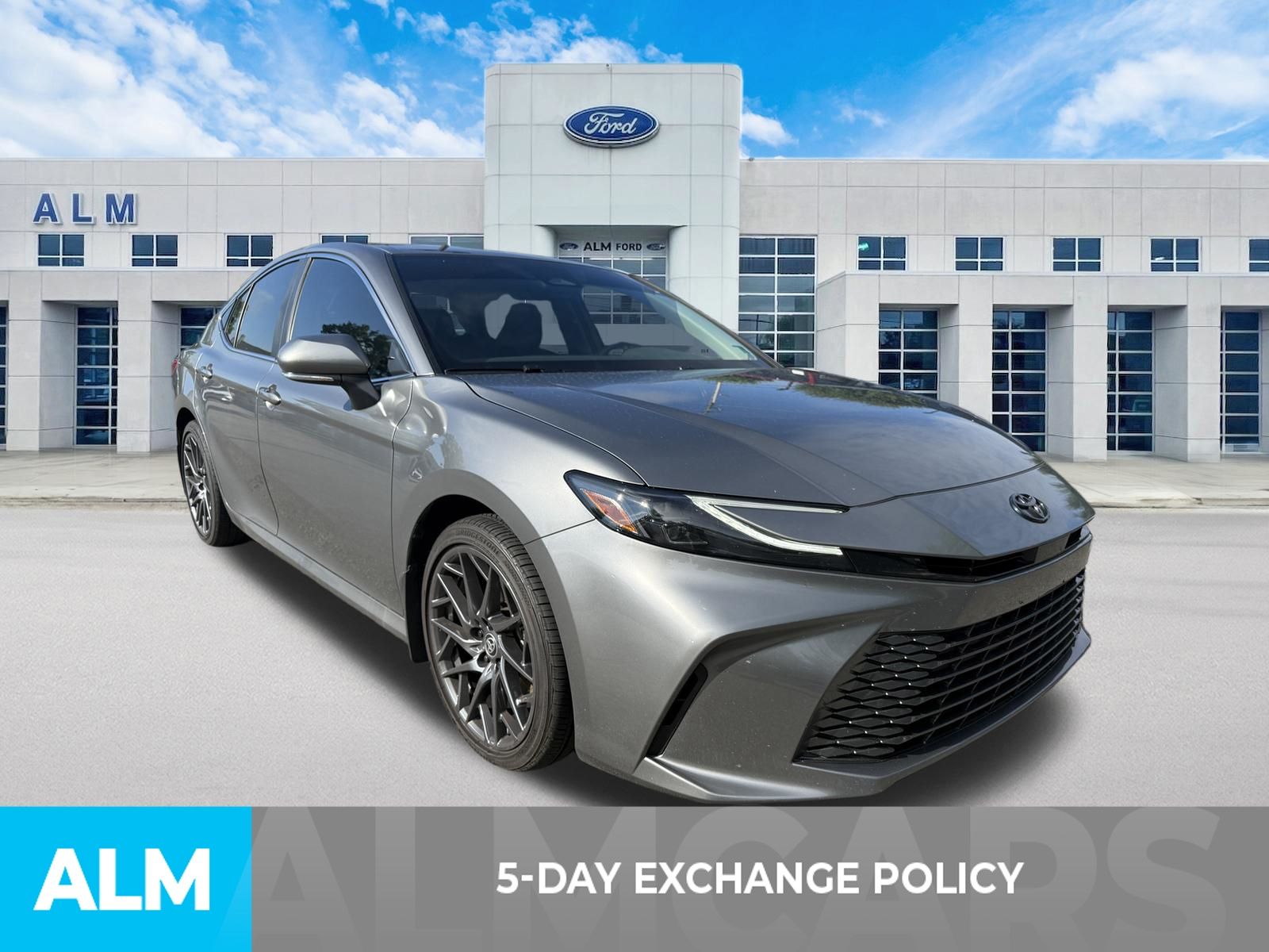 Used 2026  Toyota XLE image 3