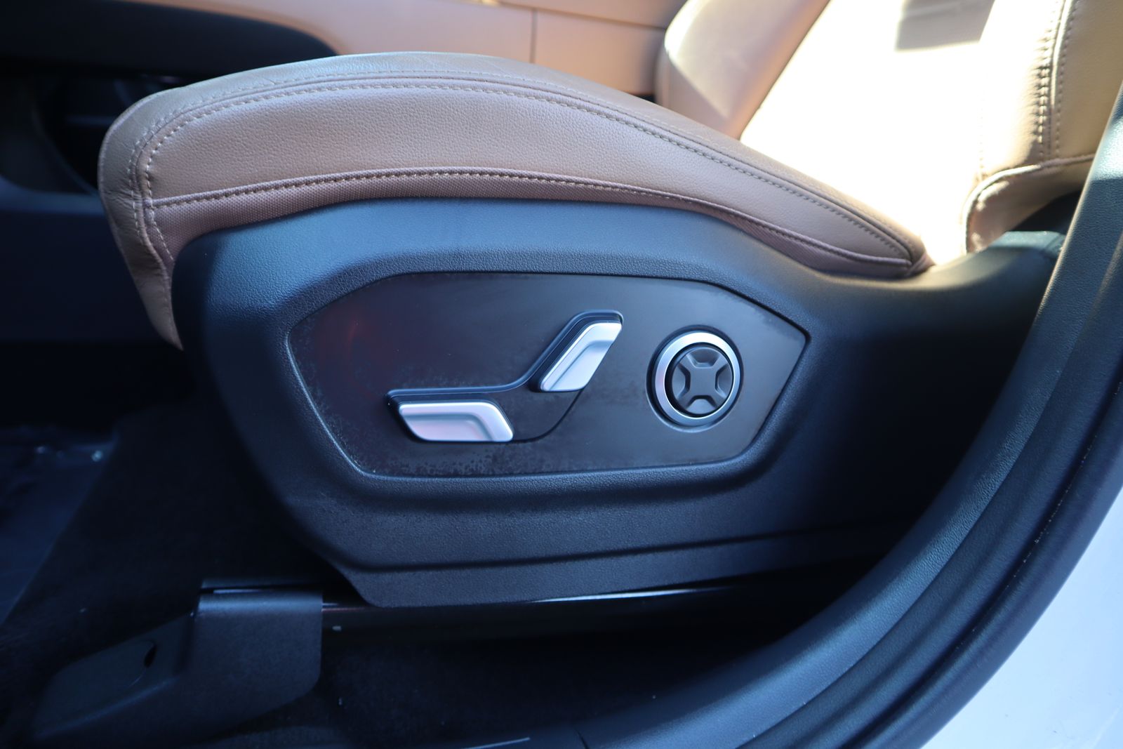 Used 2025 White Hyundai Limited image 13