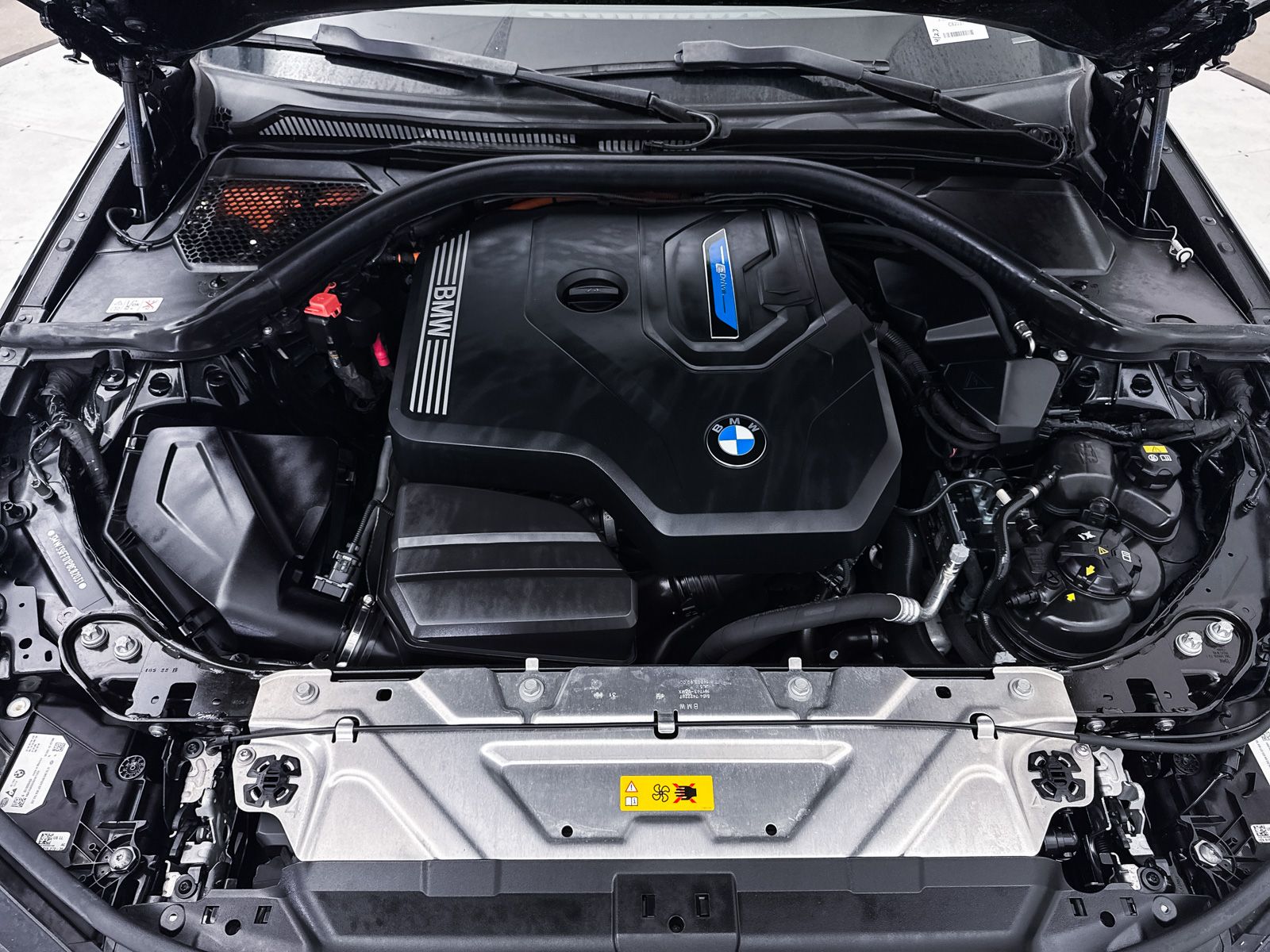 2023 BMW 3 Series 330e - Photo 12
