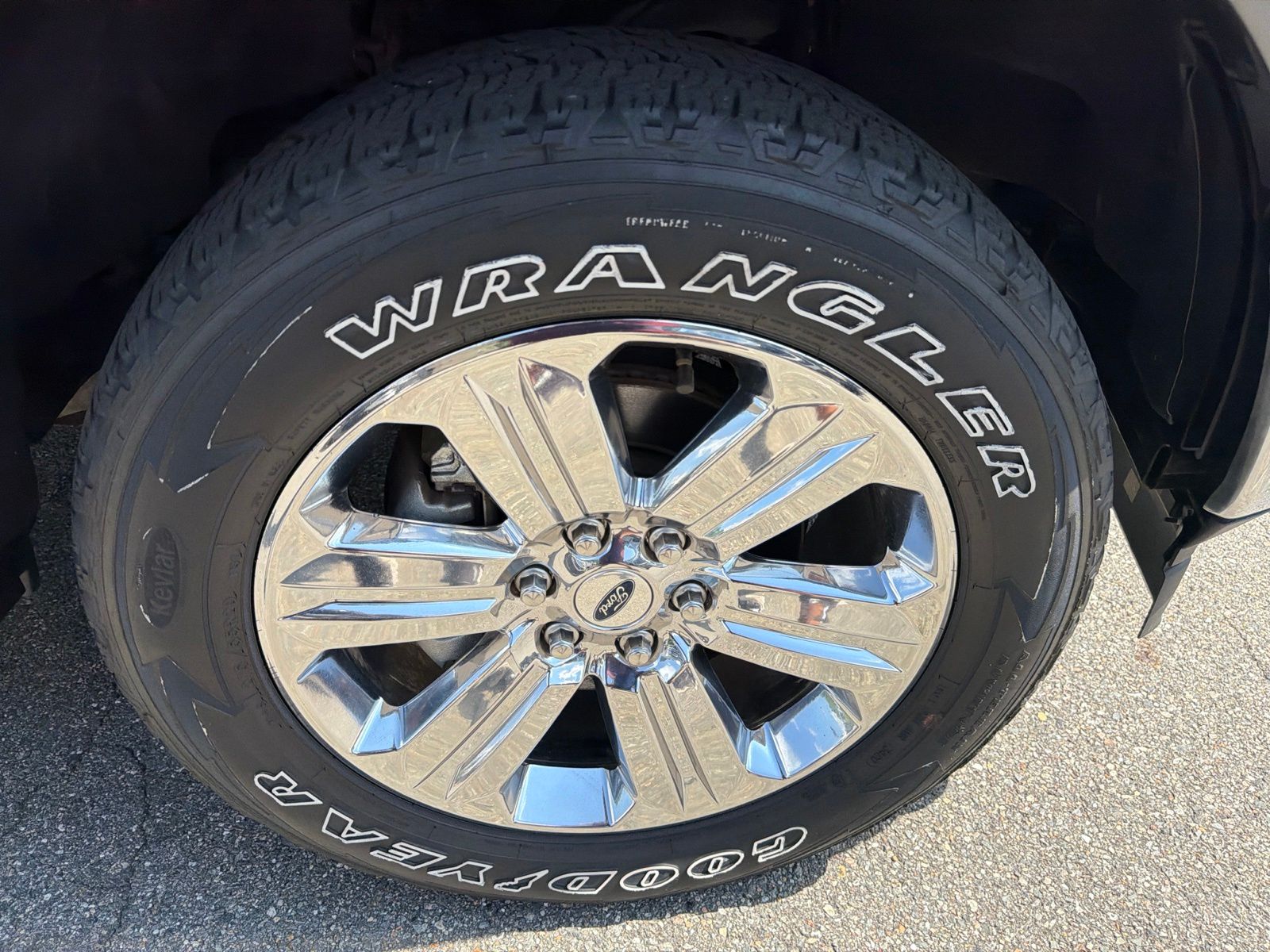 Certified Used 2020 Magnetic Ford Lariat image 27