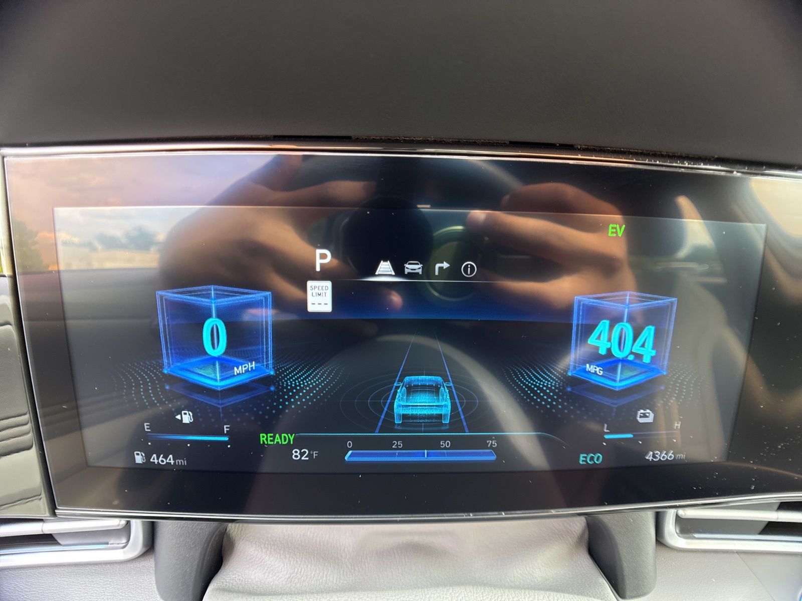 Used 2025  Hyundai SEL Sport image 6