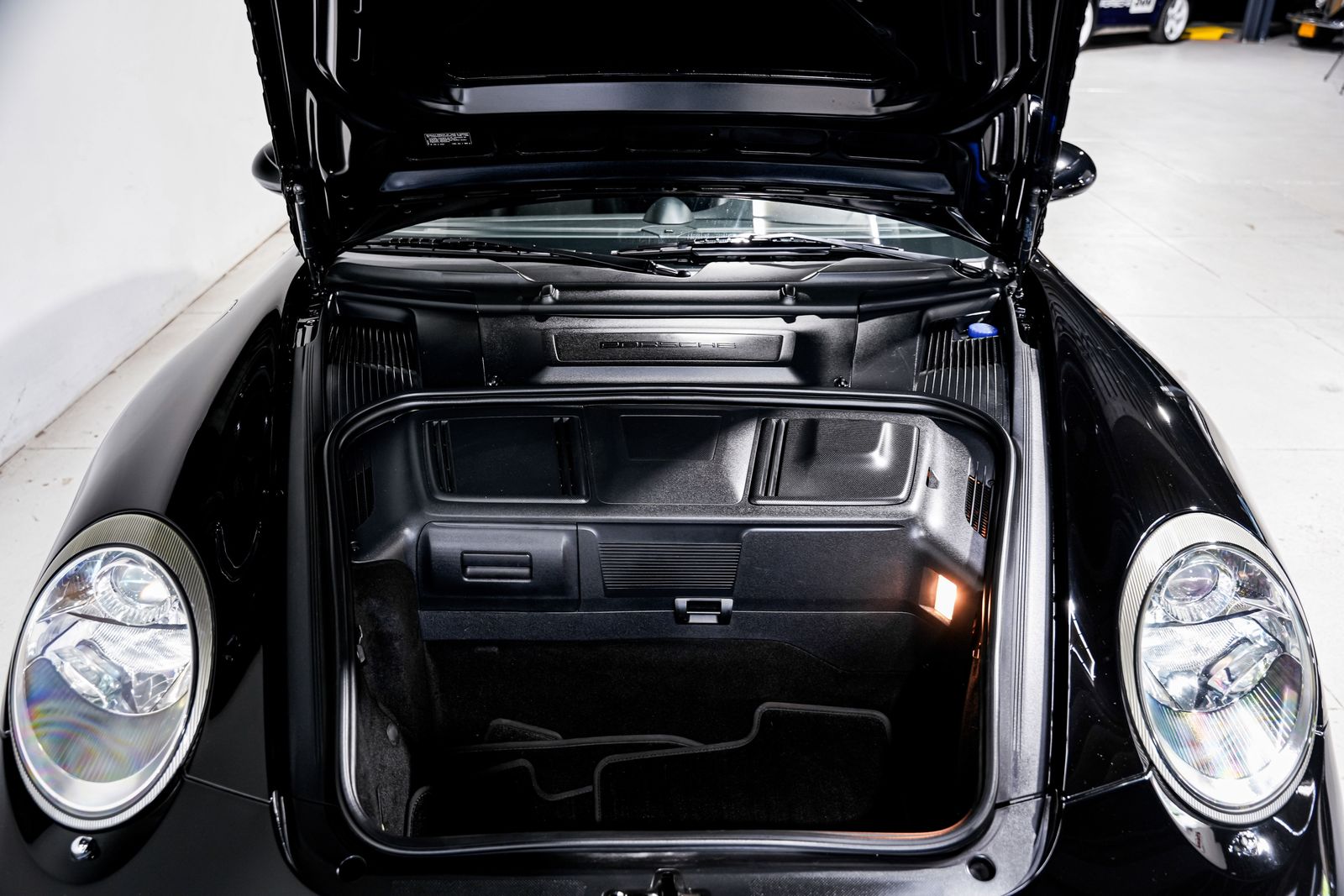 2010 Porsche 911 Carrera 4S — photo 38