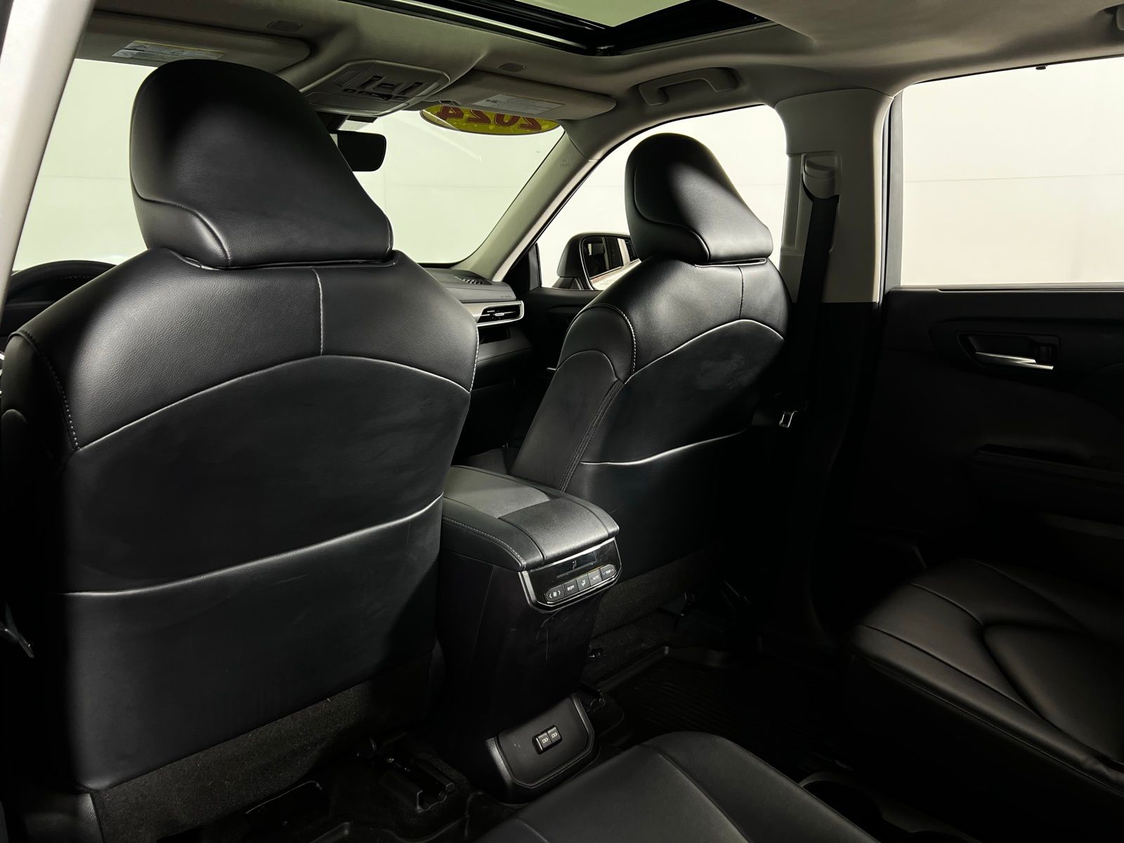 Thumbnail: 2024 Toyota Highlander - 22