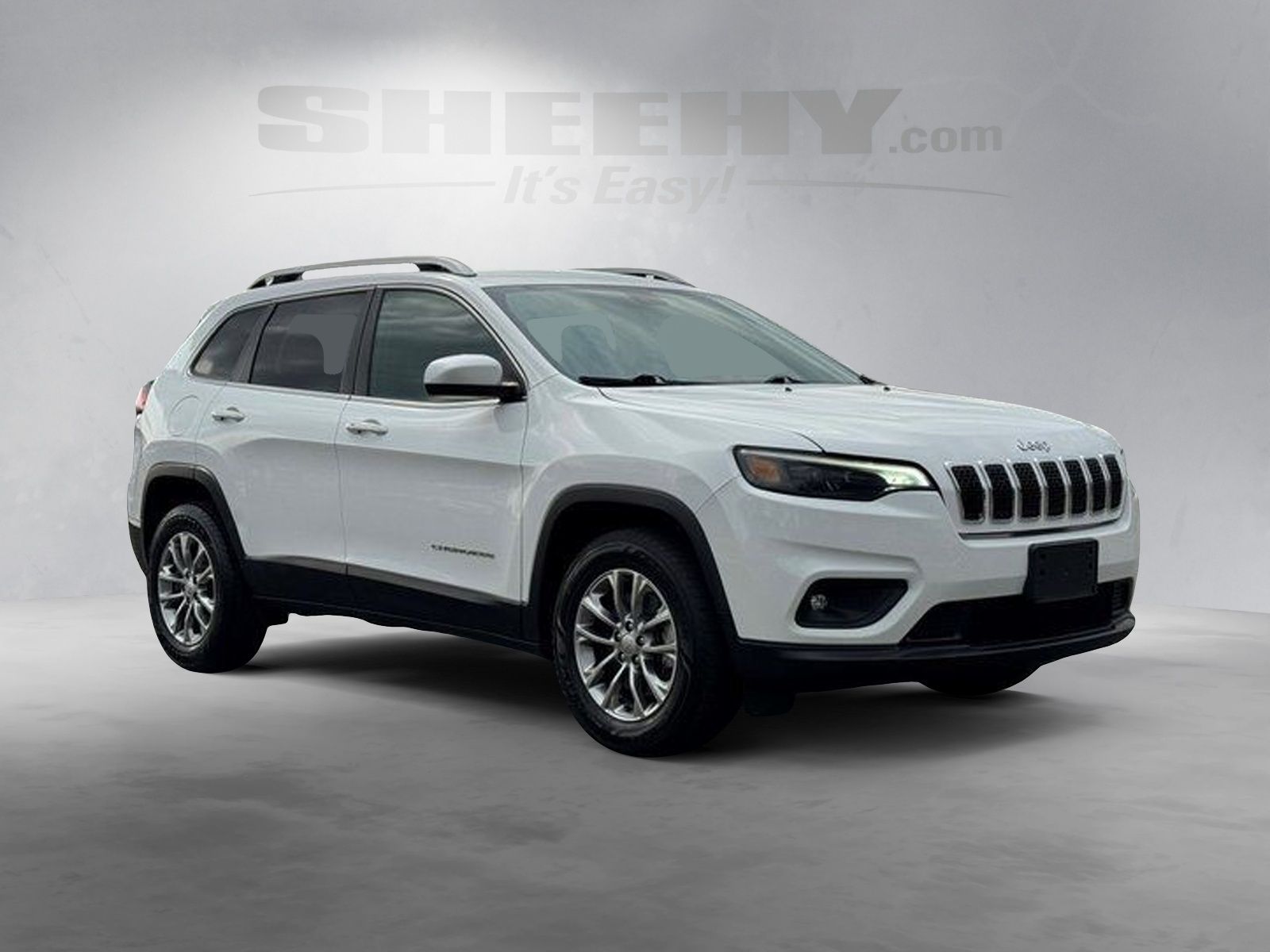 Used 2019 White Jeep Latitude Plus image 2