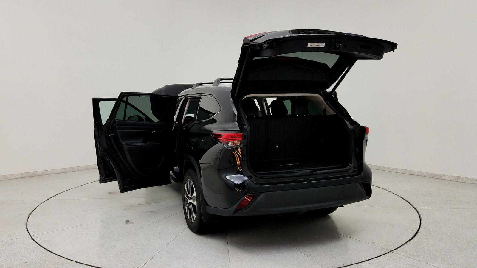 Used 2022 Black Toyota XLE image 13
