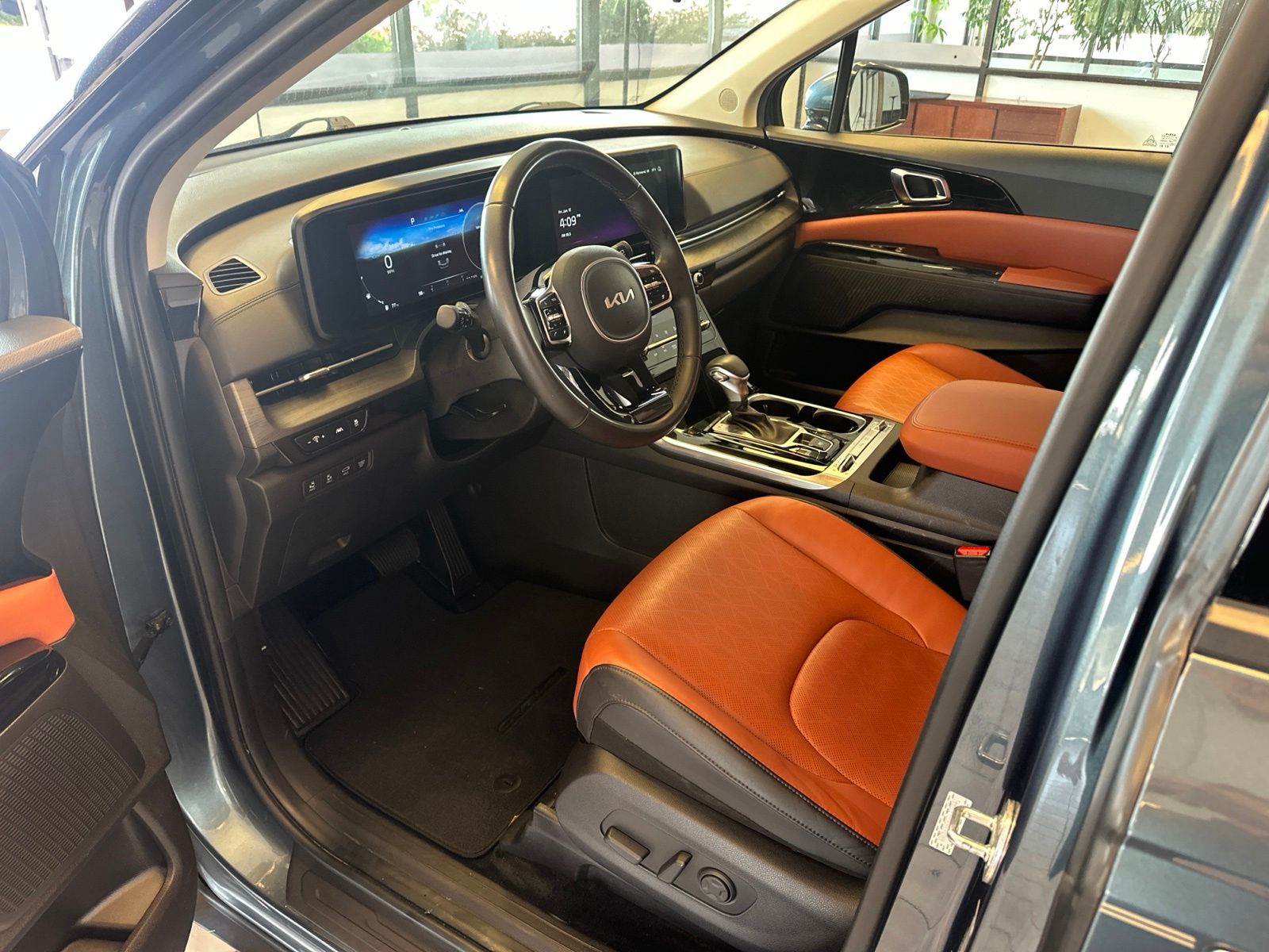 Used 2024 Blue Kia SX image 9