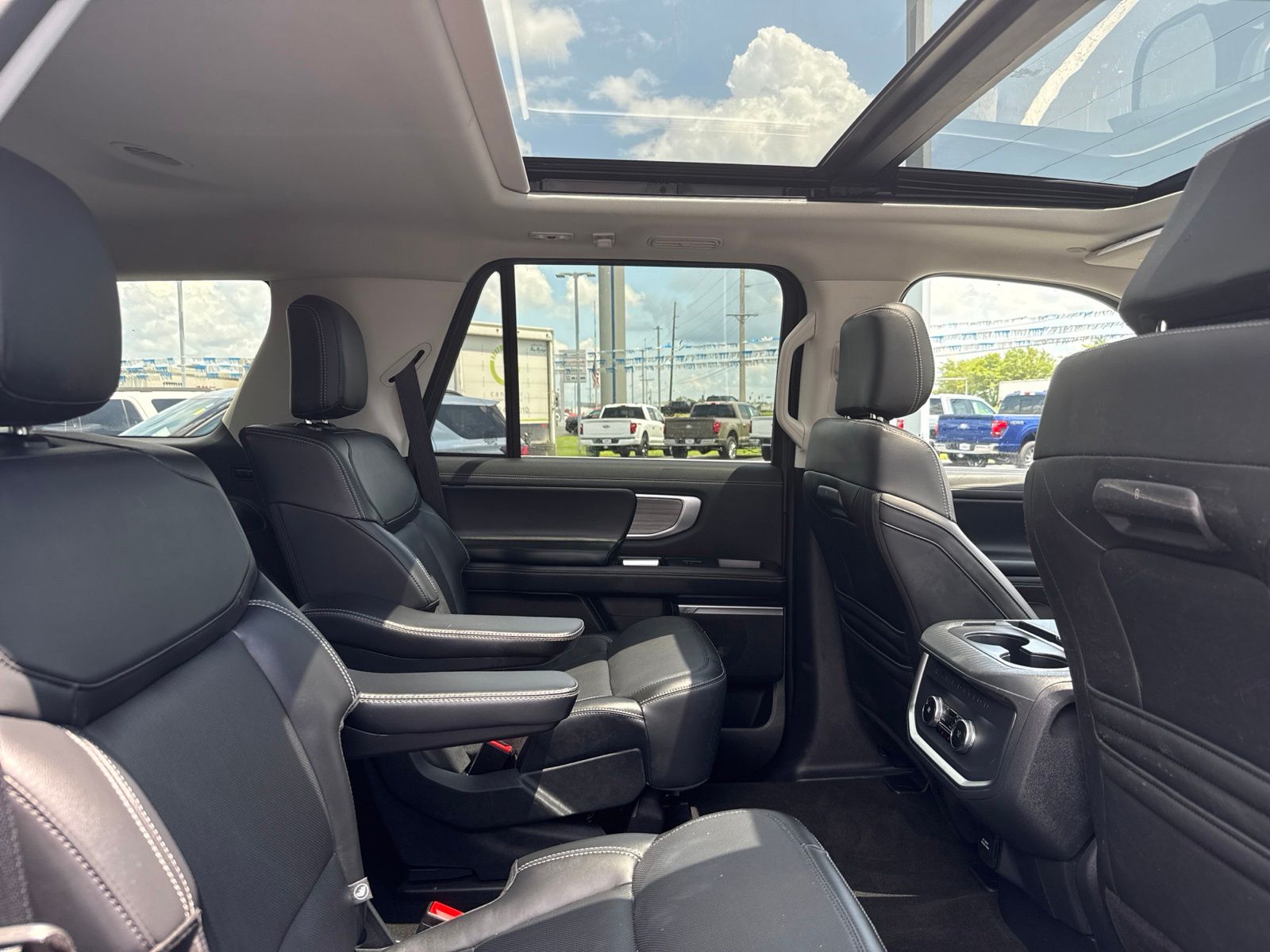 2025 Ford Expedition image 17