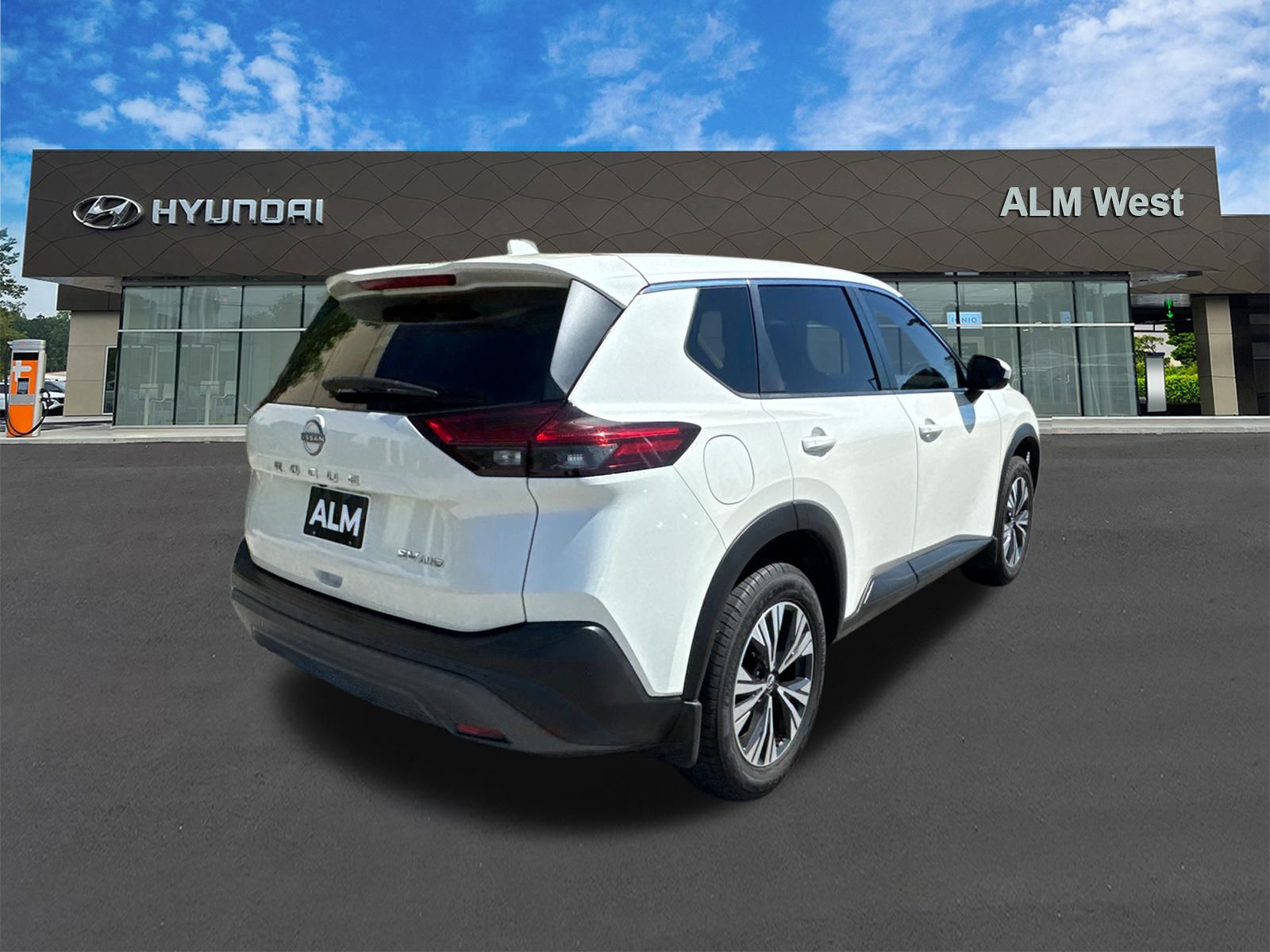 Used 2023 White Nissan SV image 5