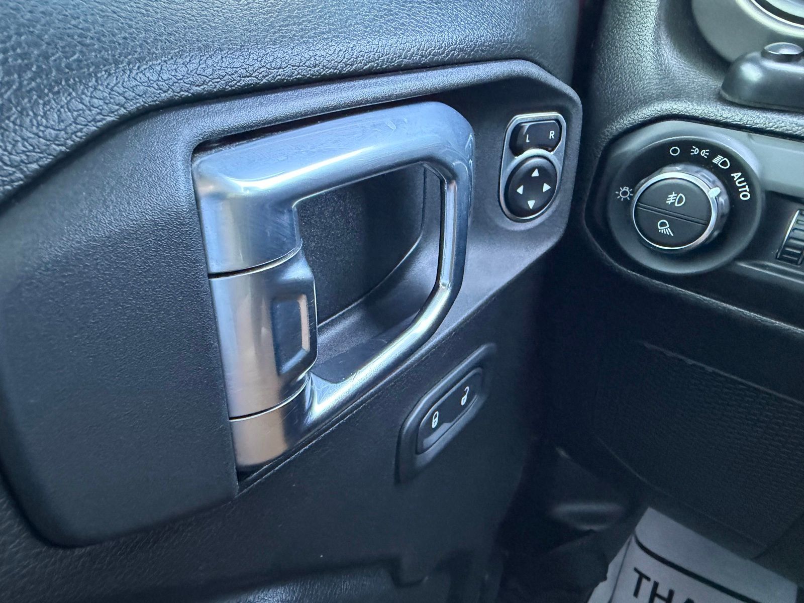 2022 Jeep Gladiator image 24