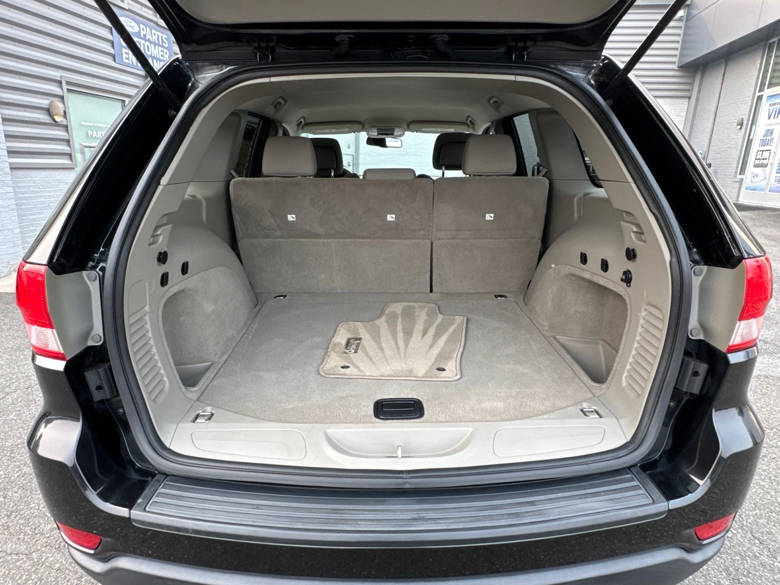Used 2012 Brilliant Black Crystal Pearlcoat Jeep Laredo image 24