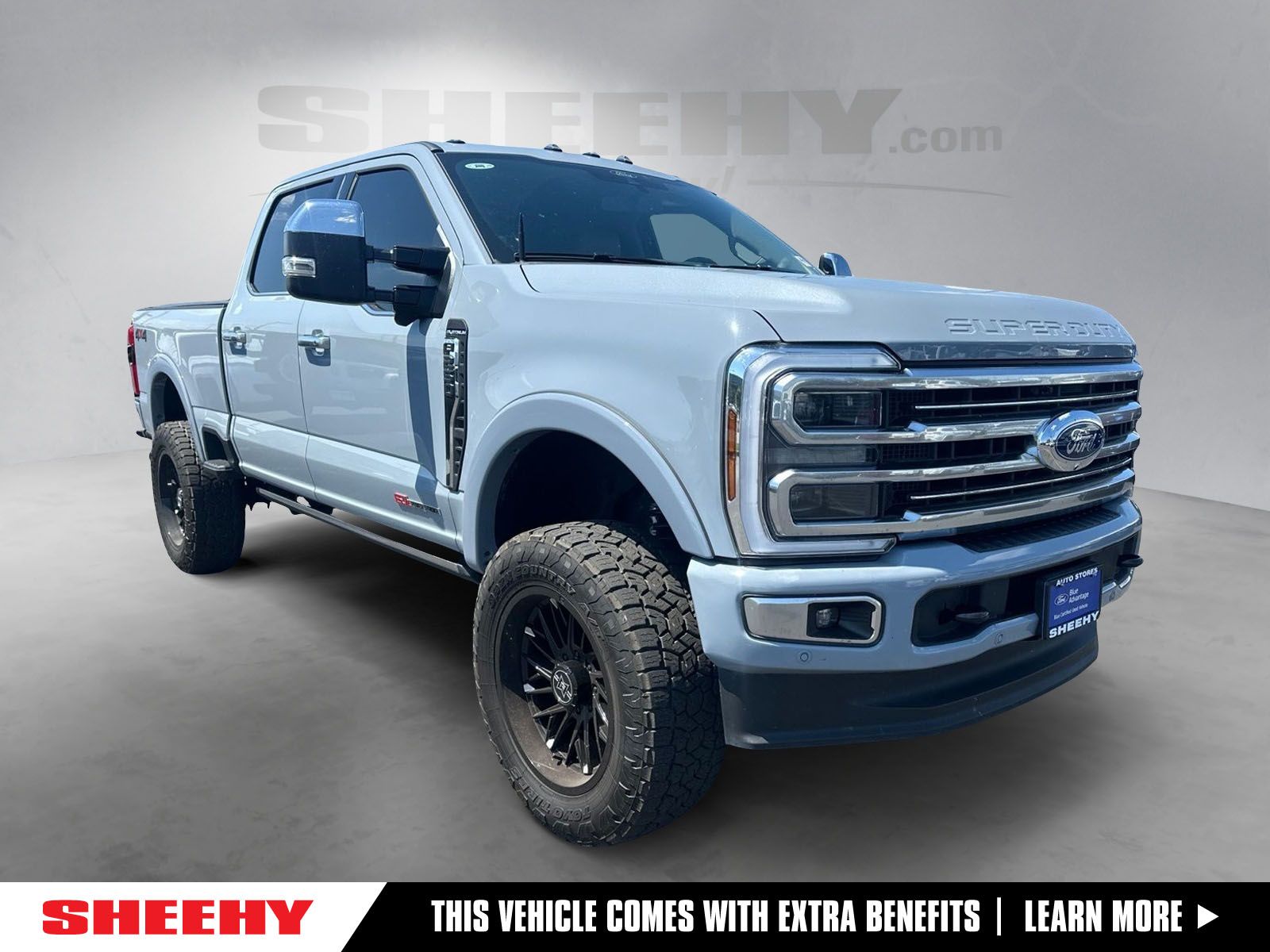 Glacier Gray Metallic Tri-Coat 2026 Ford F-250 Super Duty Platinum Crew Cab 4WD Pickup Truck Four-Wheel Drive Automatic