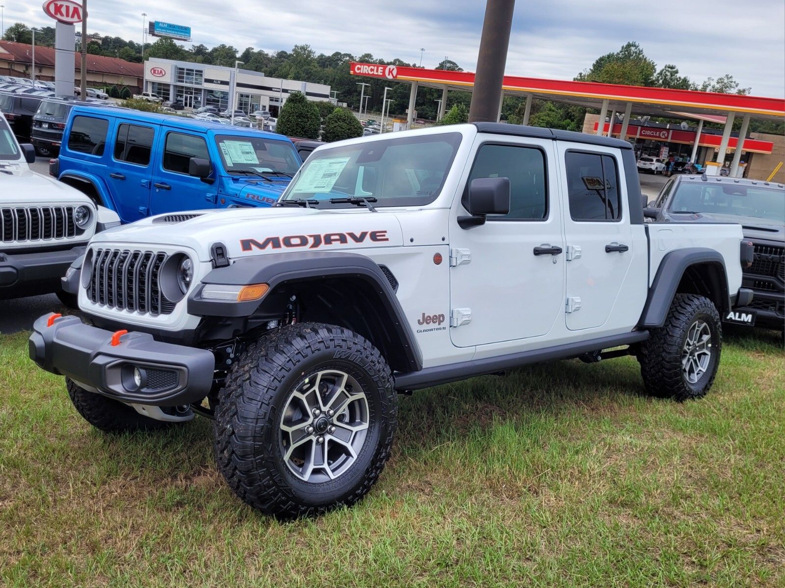 2025 Jeep Gladiator Mojave's photo