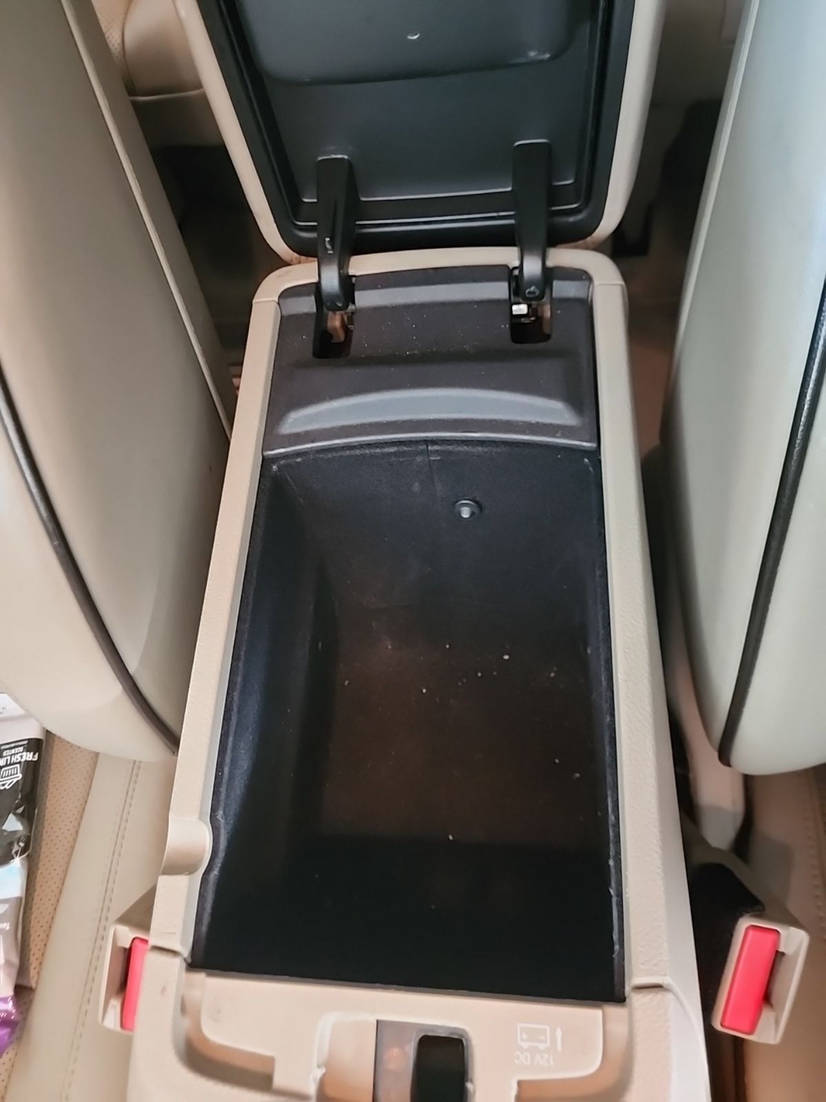 Used 2014 Bright White Clearcoat Jeep Overland image 28