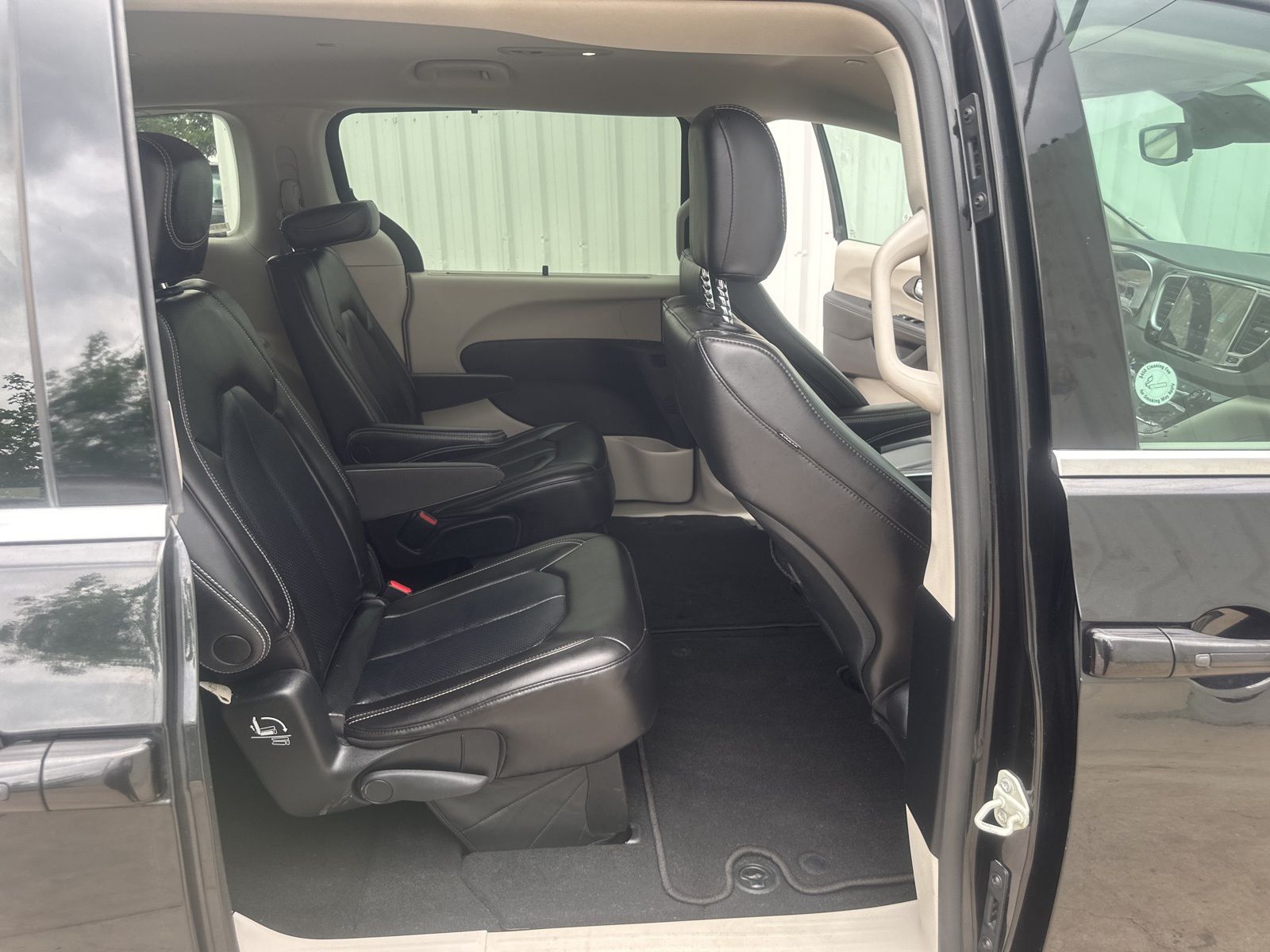 Used Car 2023 Chrysler Pacifica  Touring L For Sale Under $25,000 In Austin, Texas