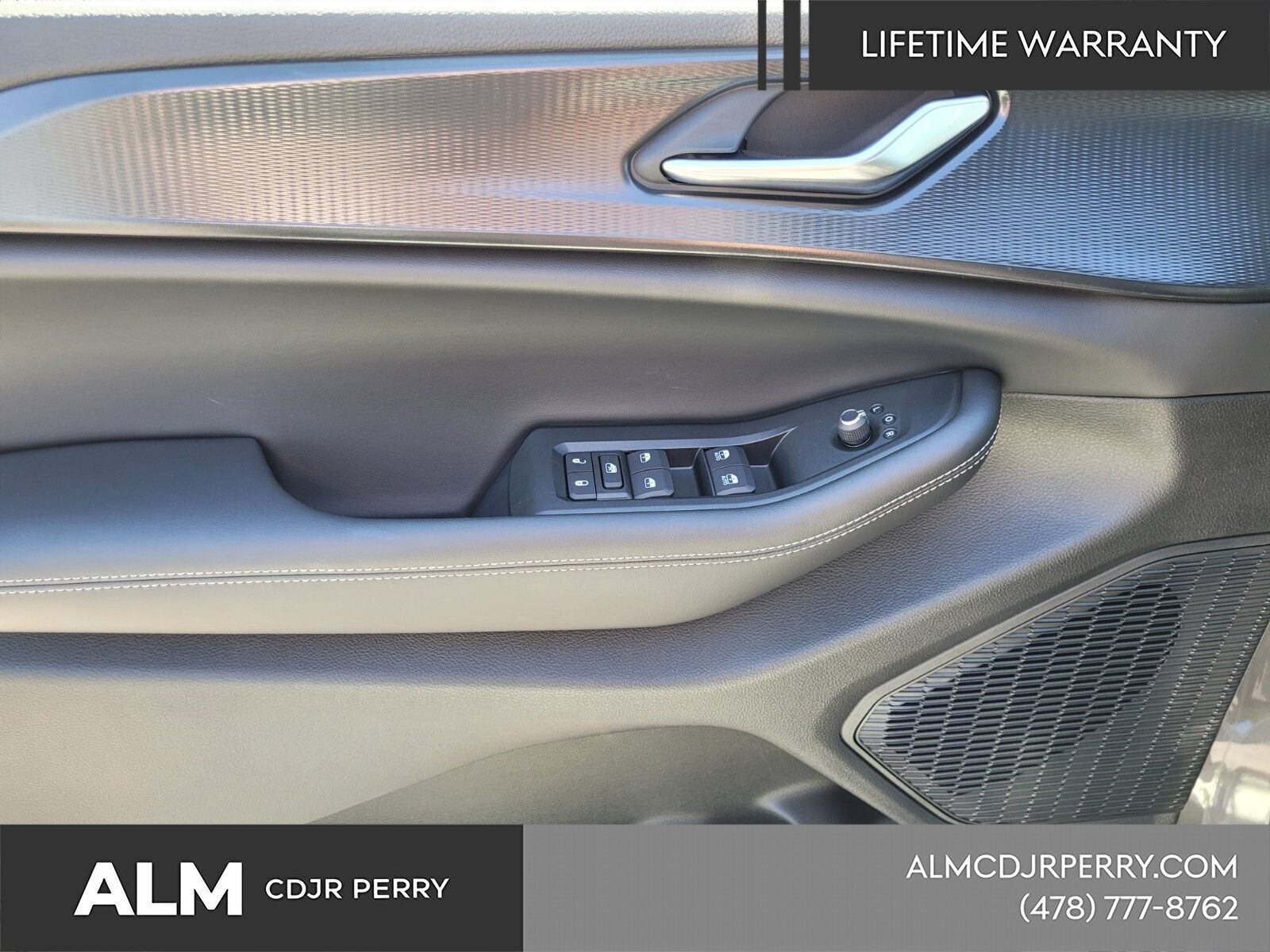 New 2025 Baltic Gray Metallic Clear-Coat Exterior Paint Jeep Laredo image 22