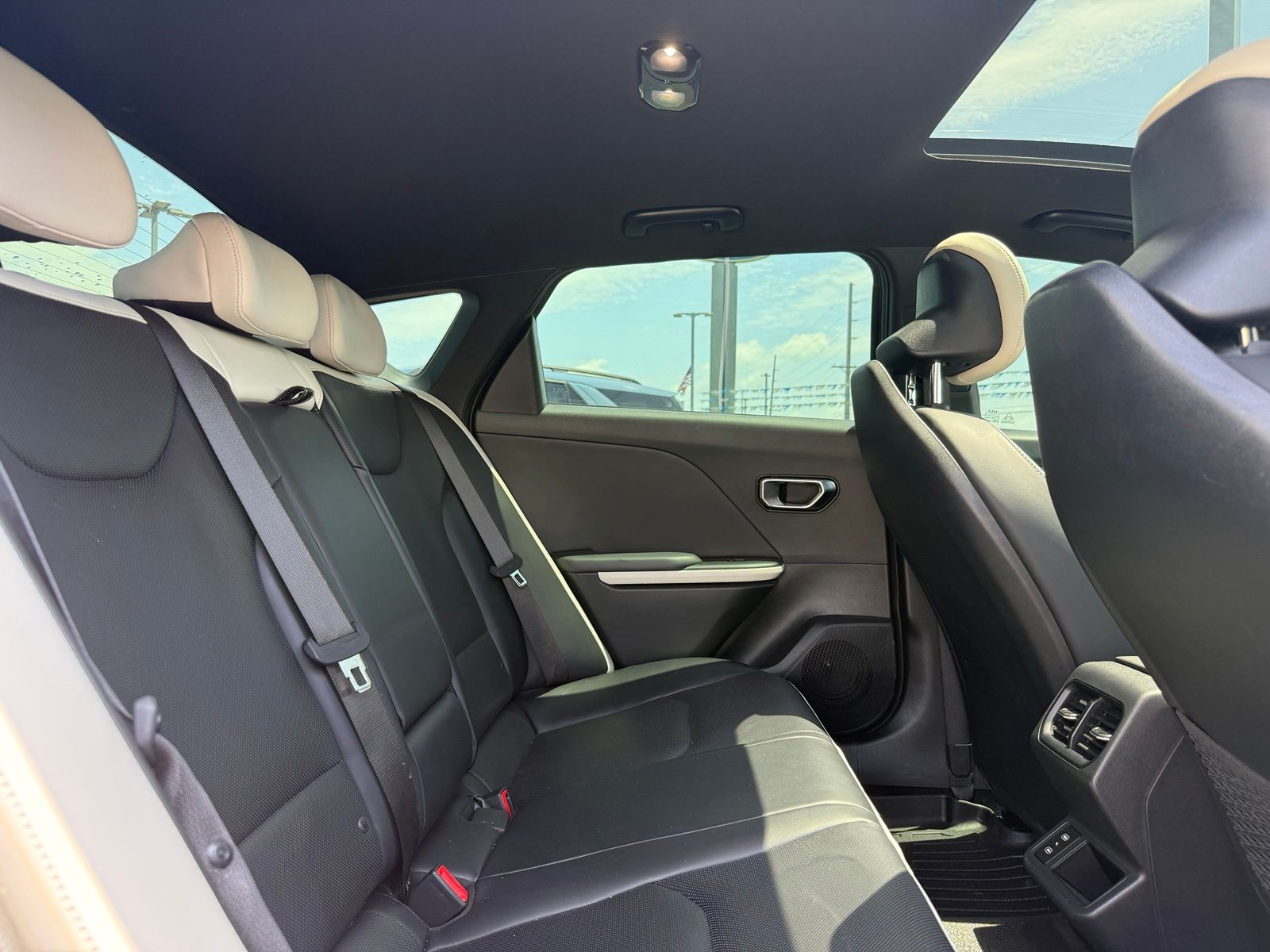 2025 Kia K4 image 8