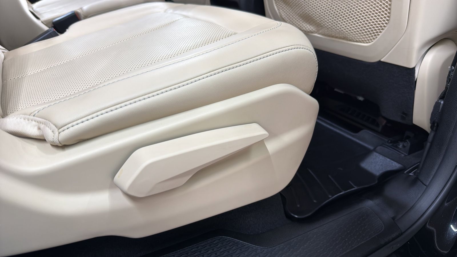 Used Car 2022 Jeep Grand Cherokee L  Limited For Sale Under $30,000 In Austin, Texas