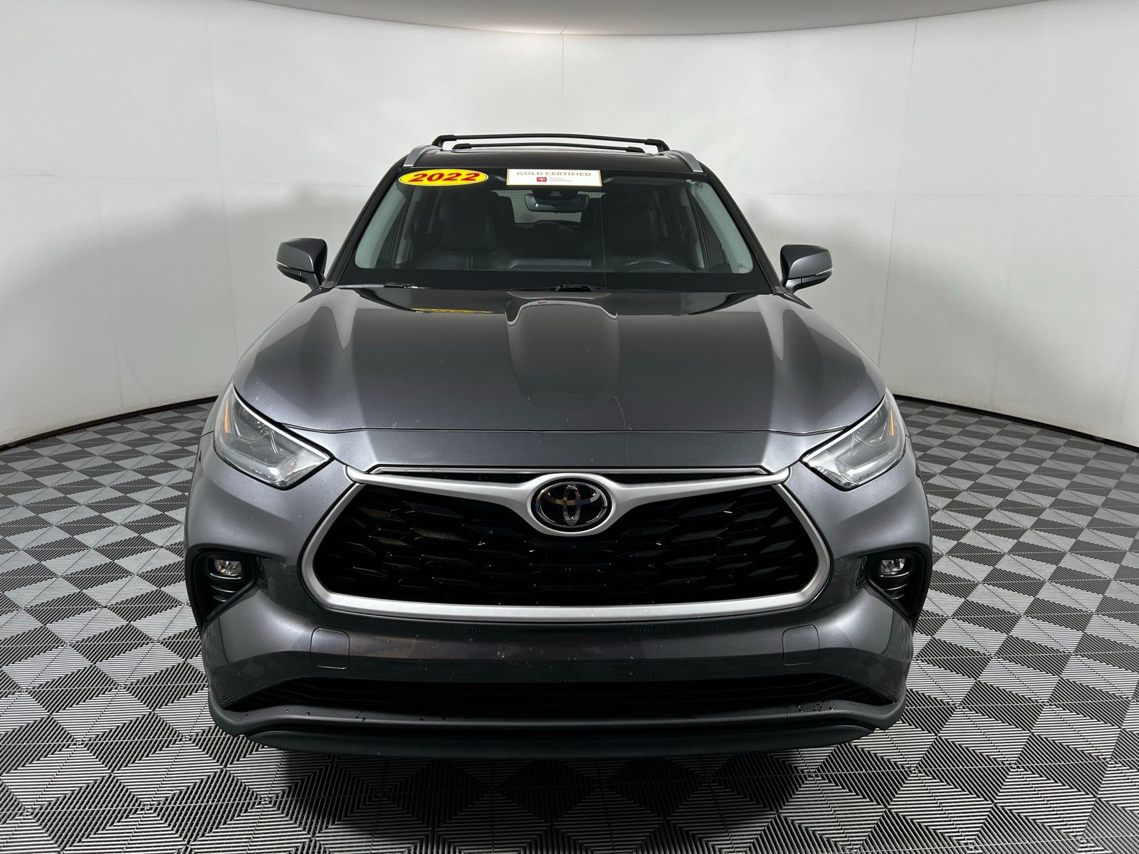 2022 Toyota Highlander XLE 2